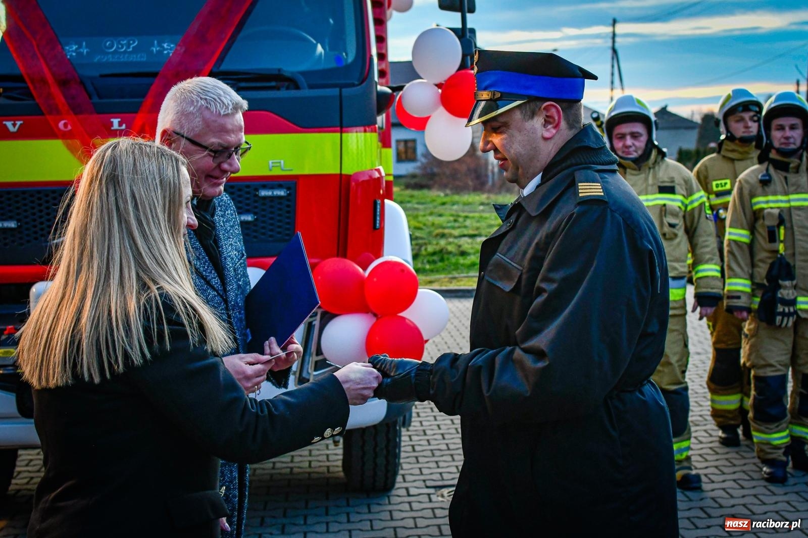 Zdjęcie w galerii na portalu naszraciborz.pl: W Pogrzebieniu miejscowej OSP uroczyście przekazano nowy wóz bojowy [FOTO i WIDEO] wiadomości z regionu
