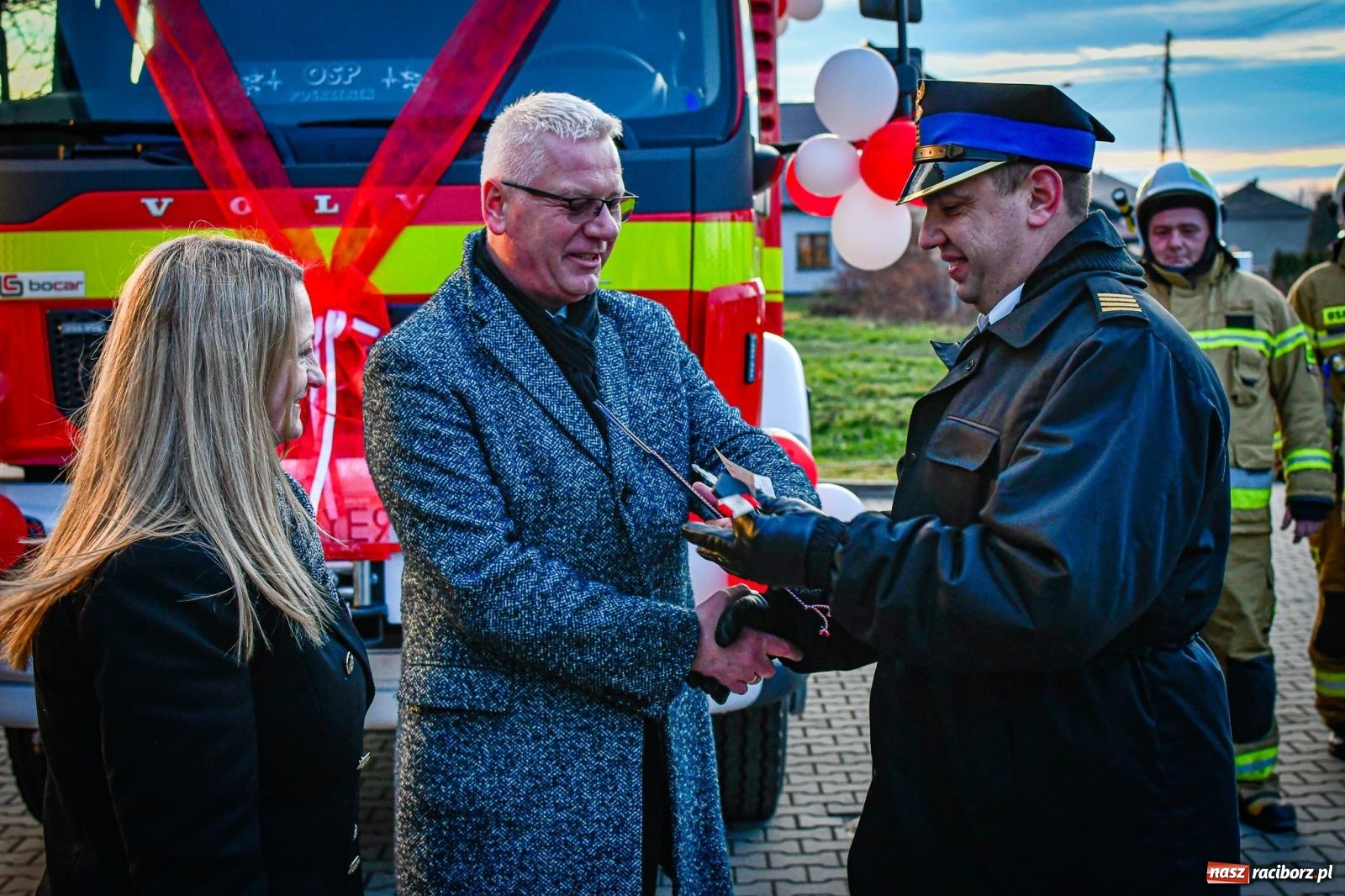 Zdjęcie w galerii na portalu naszraciborz.pl: W Pogrzebieniu miejscowej OSP uroczyście przekazano nowy wóz bojowy [FOTO i WIDEO] wiadomości z regionu