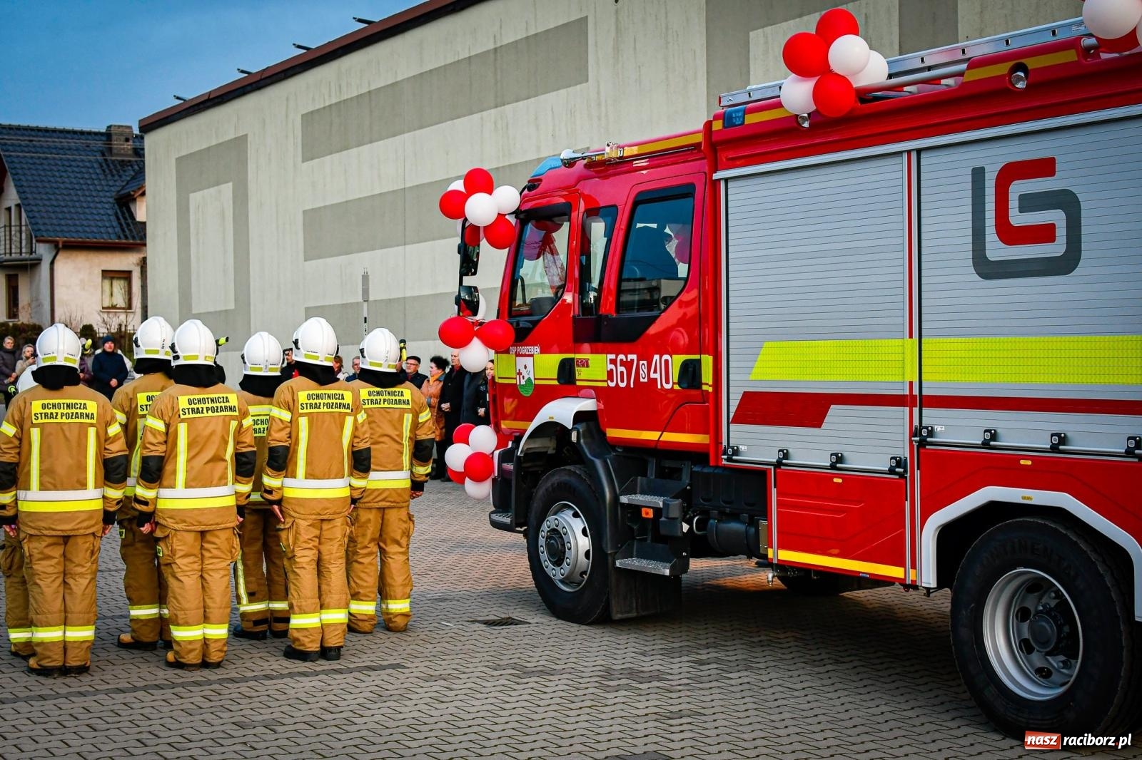 Zdjęcie w galerii na portalu naszraciborz.pl: W Pogrzebieniu miejscowej OSP uroczyście przekazano nowy wóz bojowy [FOTO i WIDEO] wiadomości z regionu