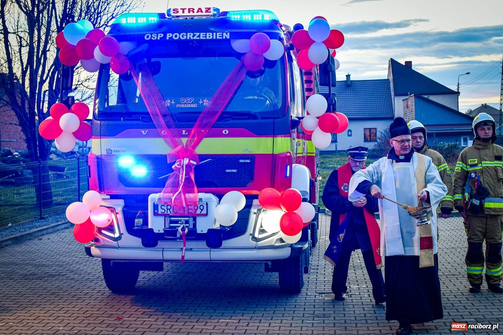 Zdjęcie w galerii na portalu naszraciborz.pl: W Pogrzebieniu miejscowej OSP uroczyście przekazano nowy wóz bojowy [FOTO i WIDEO] wiadomości z regionu