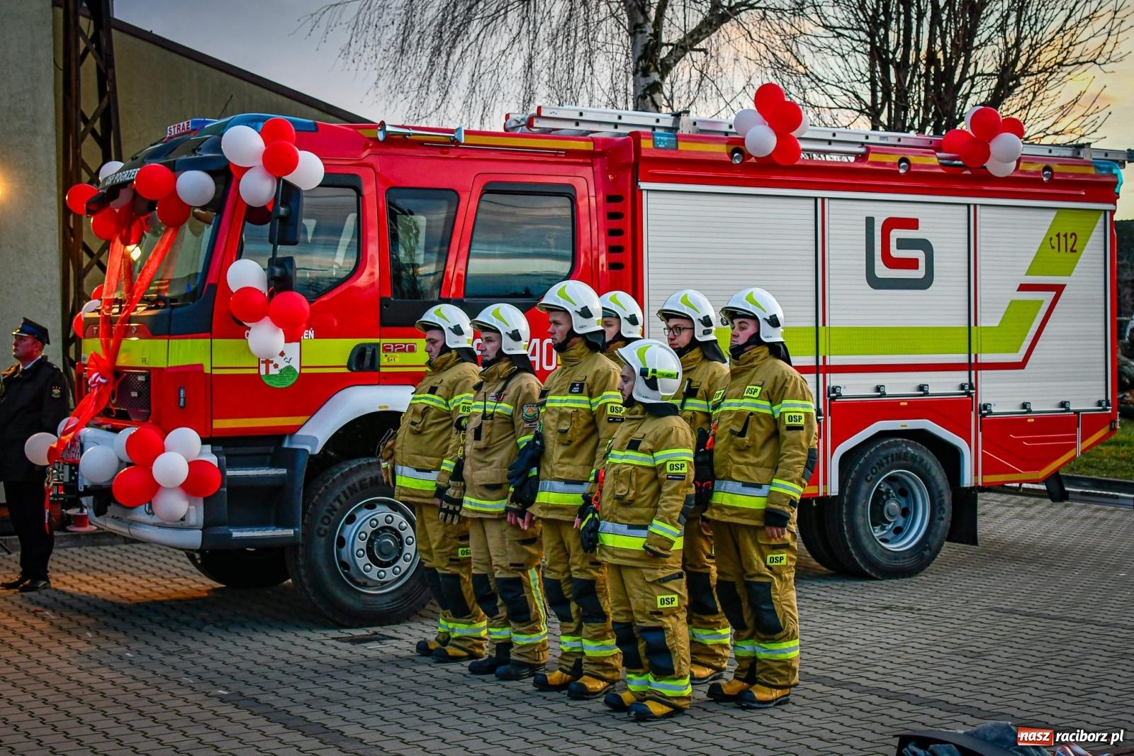 Zdjęcie w galerii na portalu naszraciborz.pl: W Pogrzebieniu miejscowej OSP uroczyście przekazano nowy wóz bojowy [FOTO i WIDEO] wiadomości z regionu