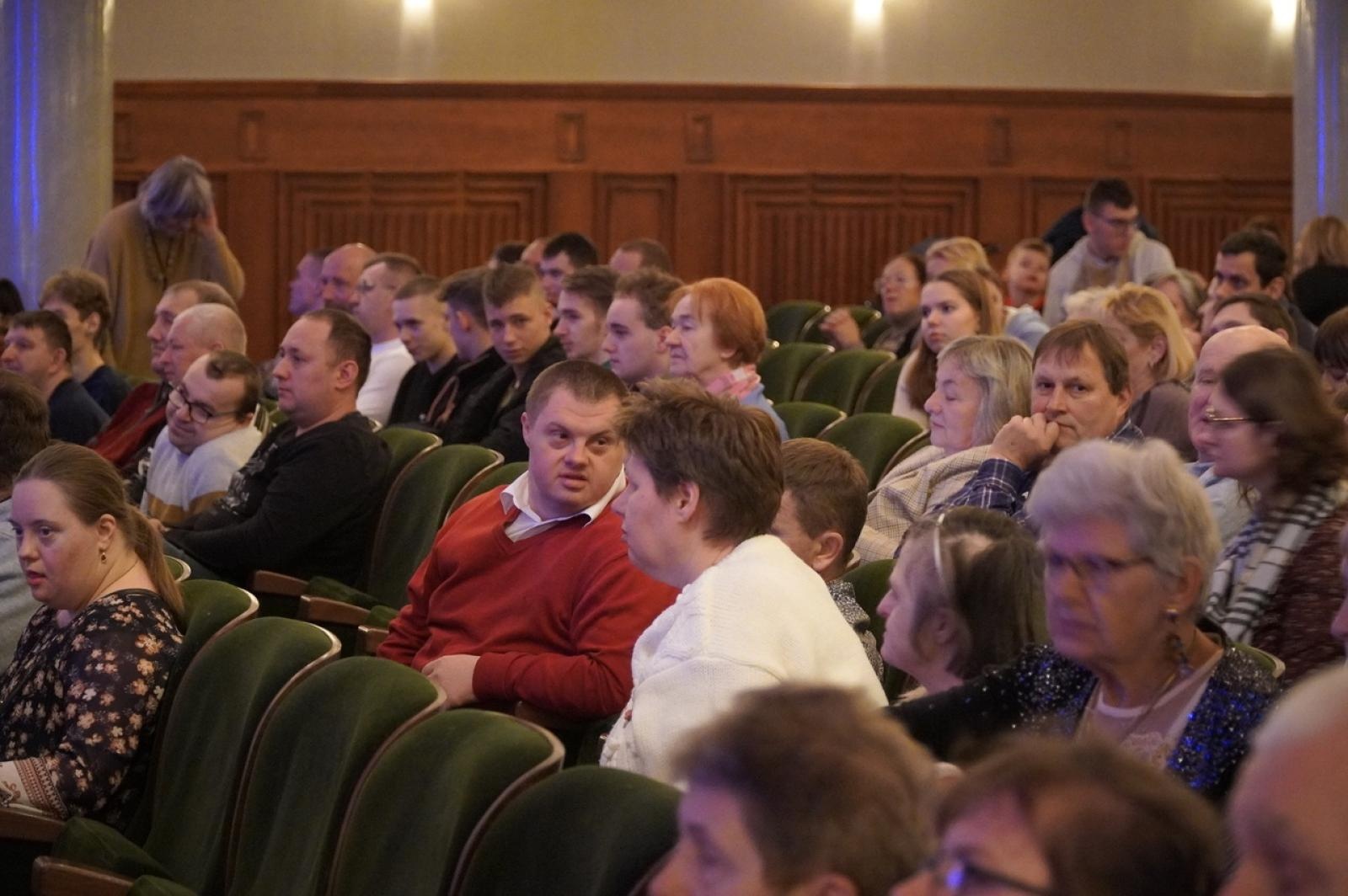 Zdjęcie w galerii na portalu naszraciborz.pl: Opowieść Wigilijna w wykonaniu uczestników WTZ Racibórz [FOTO i WIDEO] wiadomości z regionu