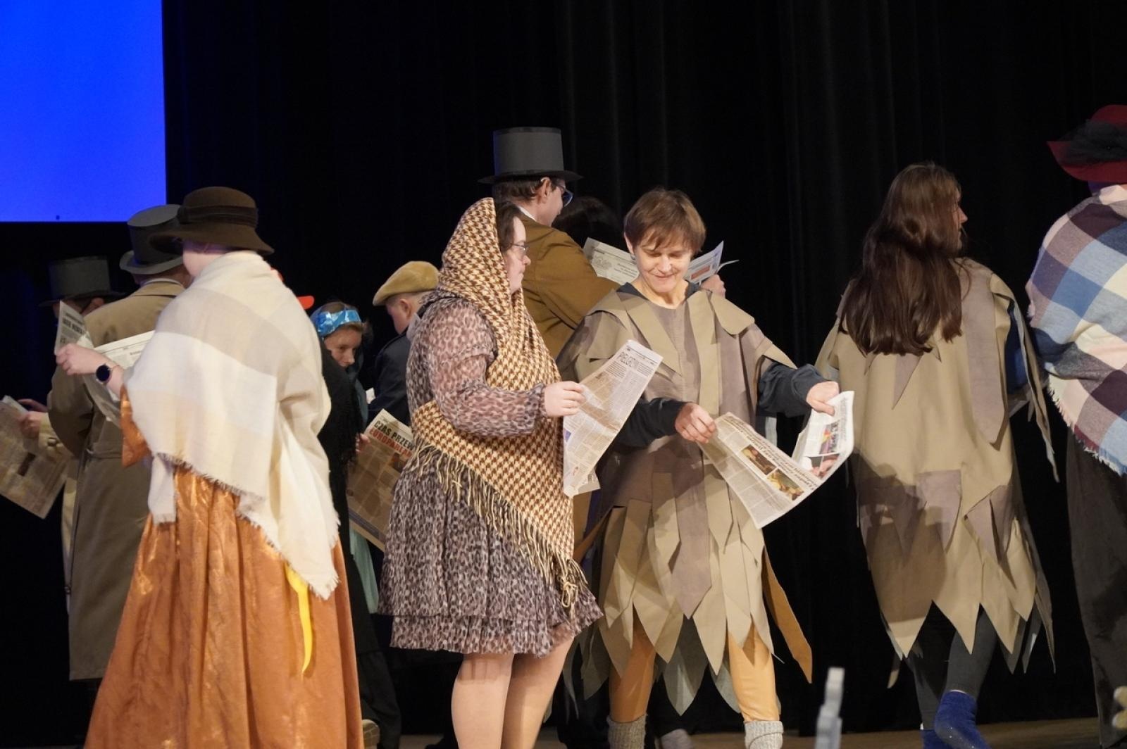 Zdjęcie w galerii na portalu naszraciborz.pl: Opowieść Wigilijna w wykonaniu uczestników WTZ Racibórz [FOTO i WIDEO] wiadomości z regionu