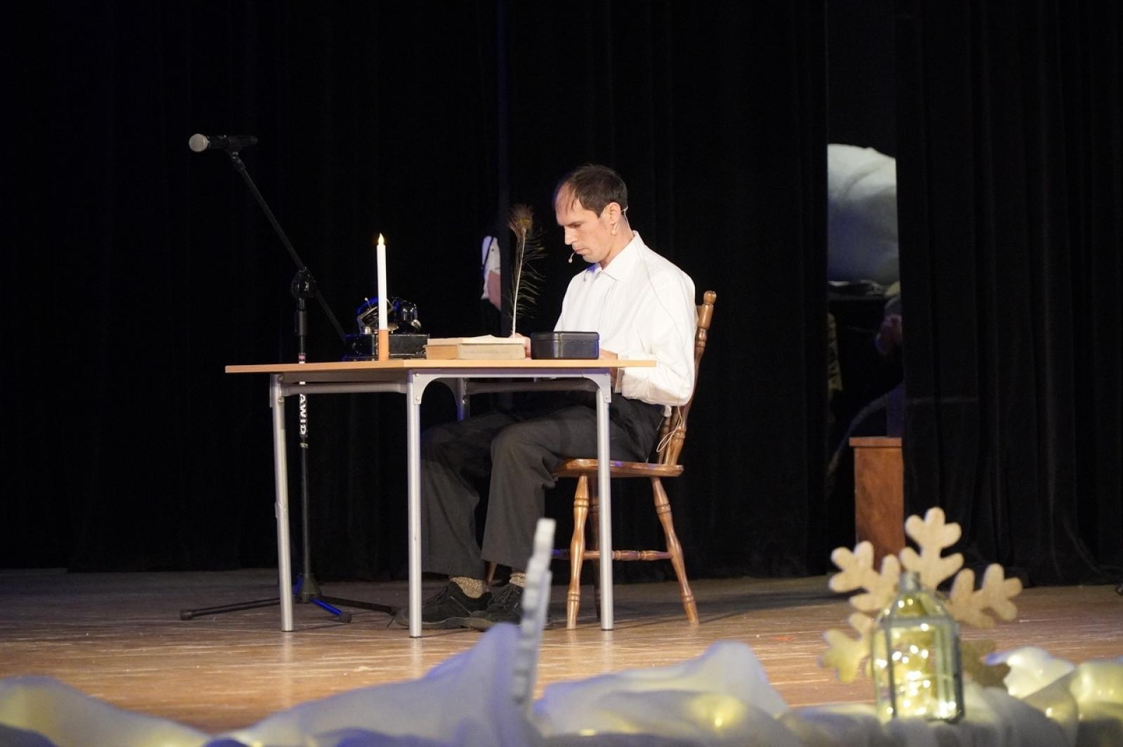 Zdjęcie w galerii na portalu naszraciborz.pl: Opowieść Wigilijna w wykonaniu uczestników WTZ Racibórz [FOTO i WIDEO] wiadomości z regionu