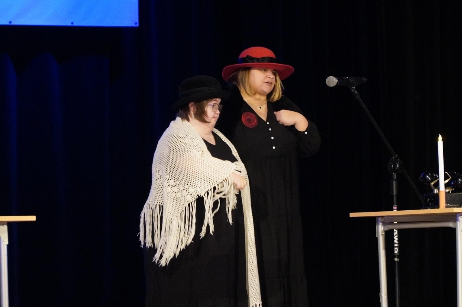 Zdjęcie w galerii na portalu naszraciborz.pl: Opowieść Wigilijna w wykonaniu uczestników WTZ Racibórz [FOTO i WIDEO] wiadomości z regionu