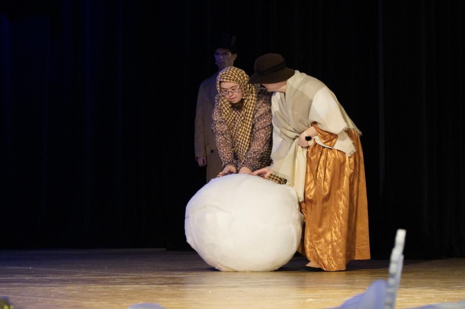 Zdjęcie w galerii na portalu naszraciborz.pl: Opowieść Wigilijna w wykonaniu uczestników WTZ Racibórz [FOTO i WIDEO] wiadomości z regionu