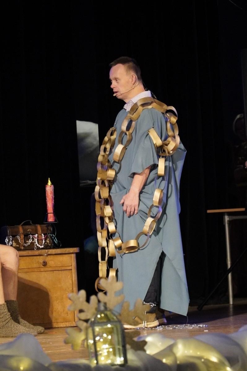 Zdjęcie w galerii na portalu naszraciborz.pl: Opowieść Wigilijna w wykonaniu uczestników WTZ Racibórz [FOTO i WIDEO] wiadomości z regionu