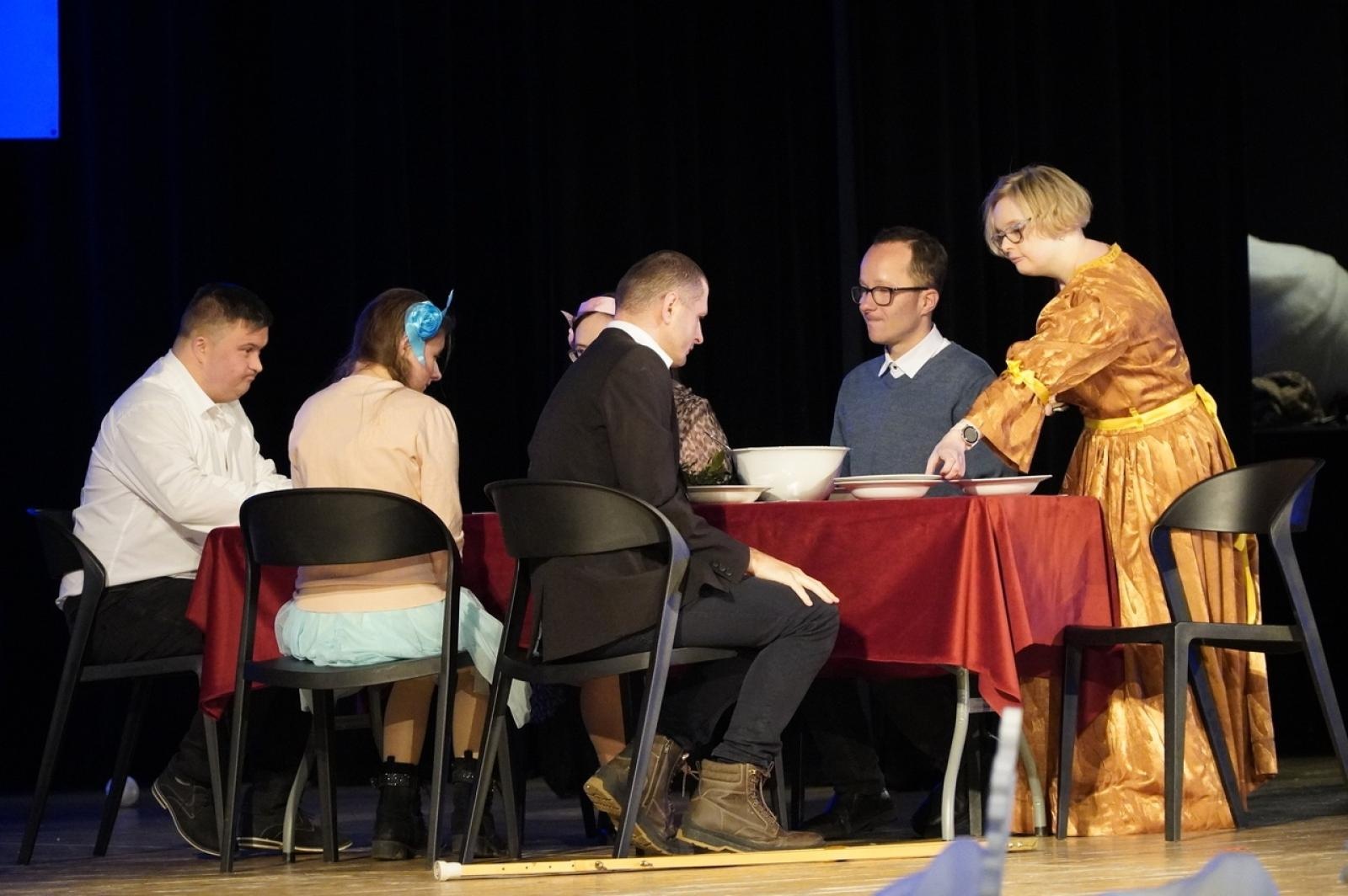 Zdjęcie w galerii na portalu naszraciborz.pl: Opowieść Wigilijna w wykonaniu uczestników WTZ Racibórz [FOTO i WIDEO] wiadomości z regionu