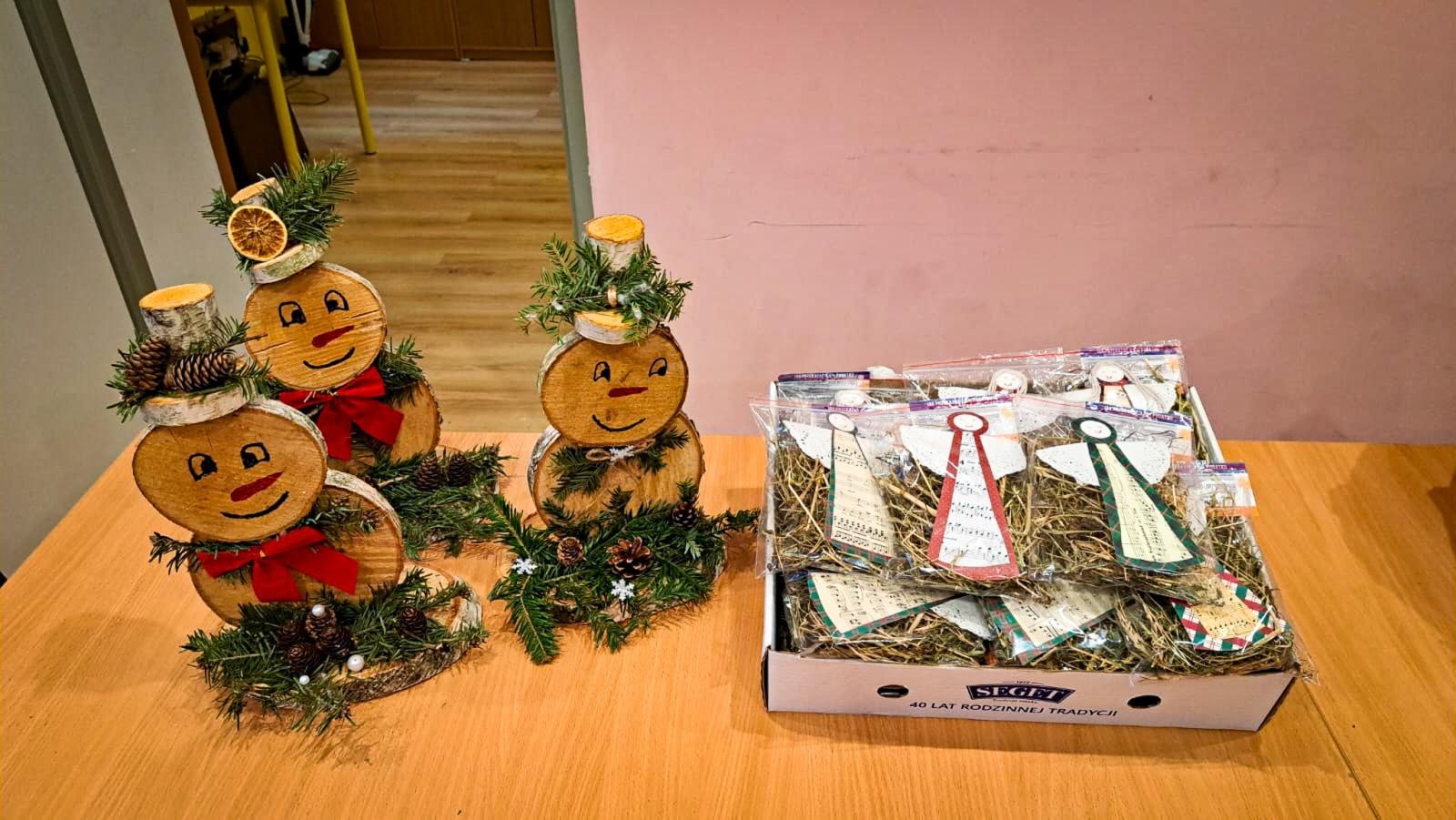 Zdjęcie w galerii na portalu naszraciborz.pl: Moc domowych słodkości na zamkowym jarmarku. Wspieramy Spektrum wiadomości z regionu