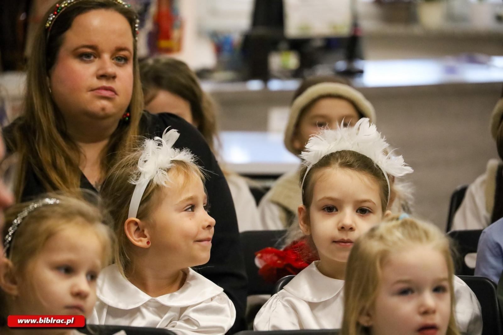 Zdjęcie w galerii na portalu naszraciborz.pl: Międzyprzedszkolny Przegląd Kolęd w Bibliotece. Wszyscy Pana witajcie i pięknie Mu zaśpiewajcie wiadomości z regionu