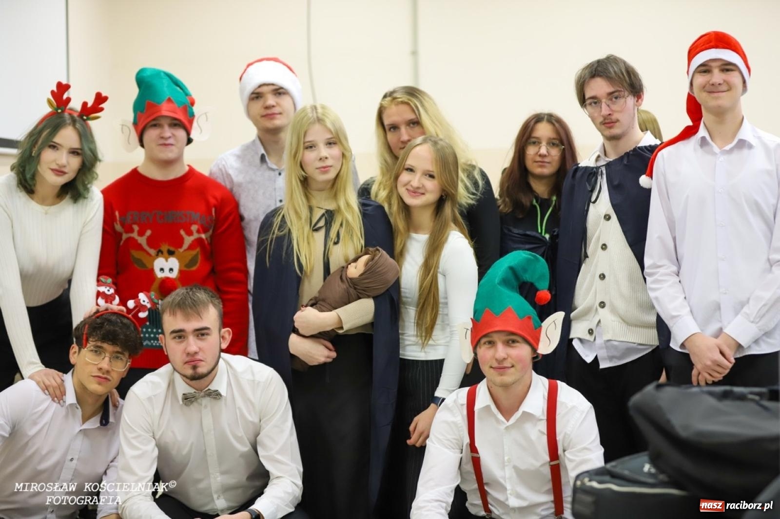 Zdjęcie w galerii na portalu naszraciborz.pl: Jasełka 2024 w Mechaniku. Magia świąt na scenie i w sercach wiadomości z regionu