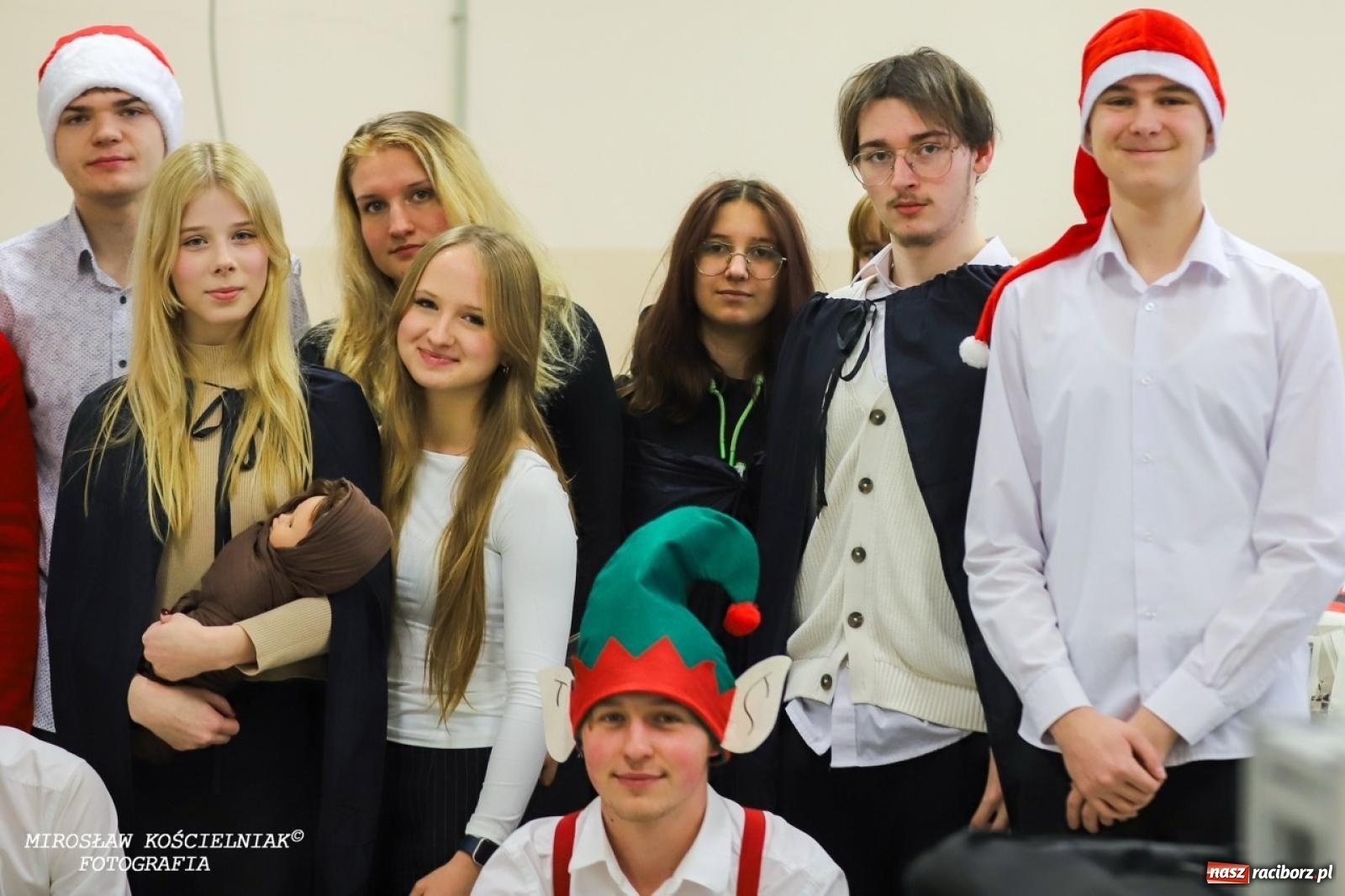 Zdjęcie w galerii na portalu naszraciborz.pl: Jasełka 2024 w Mechaniku. Magia świąt na scenie i w sercach wiadomości z regionu