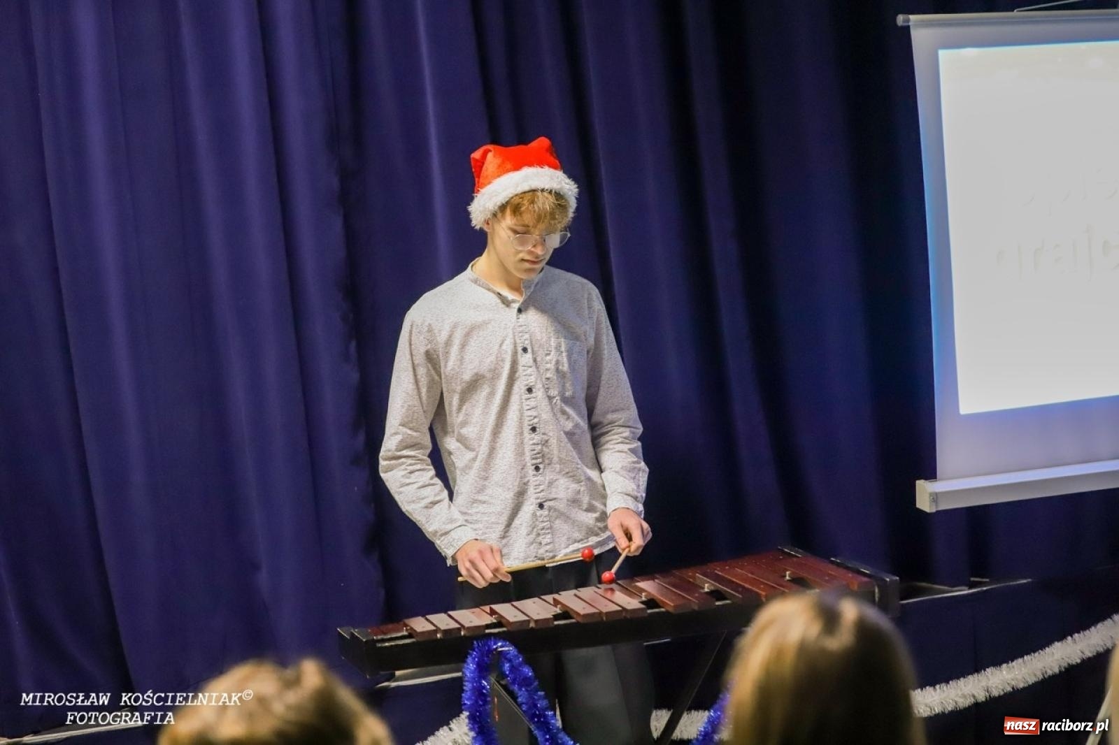 Zdjęcie w galerii na portalu naszraciborz.pl: Jasełka 2024 w Mechaniku. Magia świąt na scenie i w sercach wiadomości z regionu