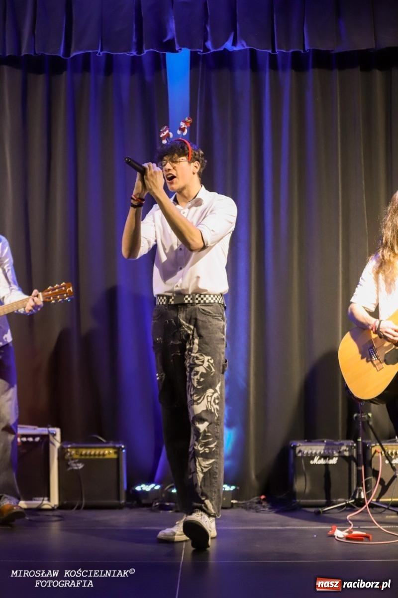 Zdjęcie w galerii na portalu naszraciborz.pl: Jasełka 2024 w Mechaniku. Magia świąt na scenie i w sercach wiadomości z regionu