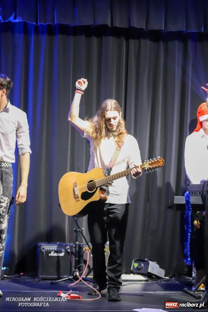 Zdjęcie w galerii na portalu naszraciborz.pl: Jasełka 2024 w Mechaniku. Magia świąt na scenie i w sercach wiadomości z regionu