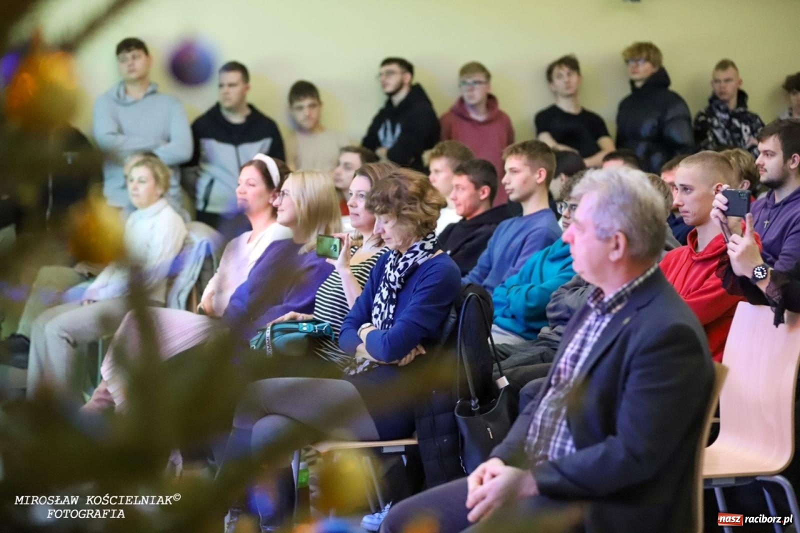 Zdjęcie w galerii na portalu naszraciborz.pl: Jasełka 2024 w Mechaniku. Magia świąt na scenie i w sercach wiadomości z regionu