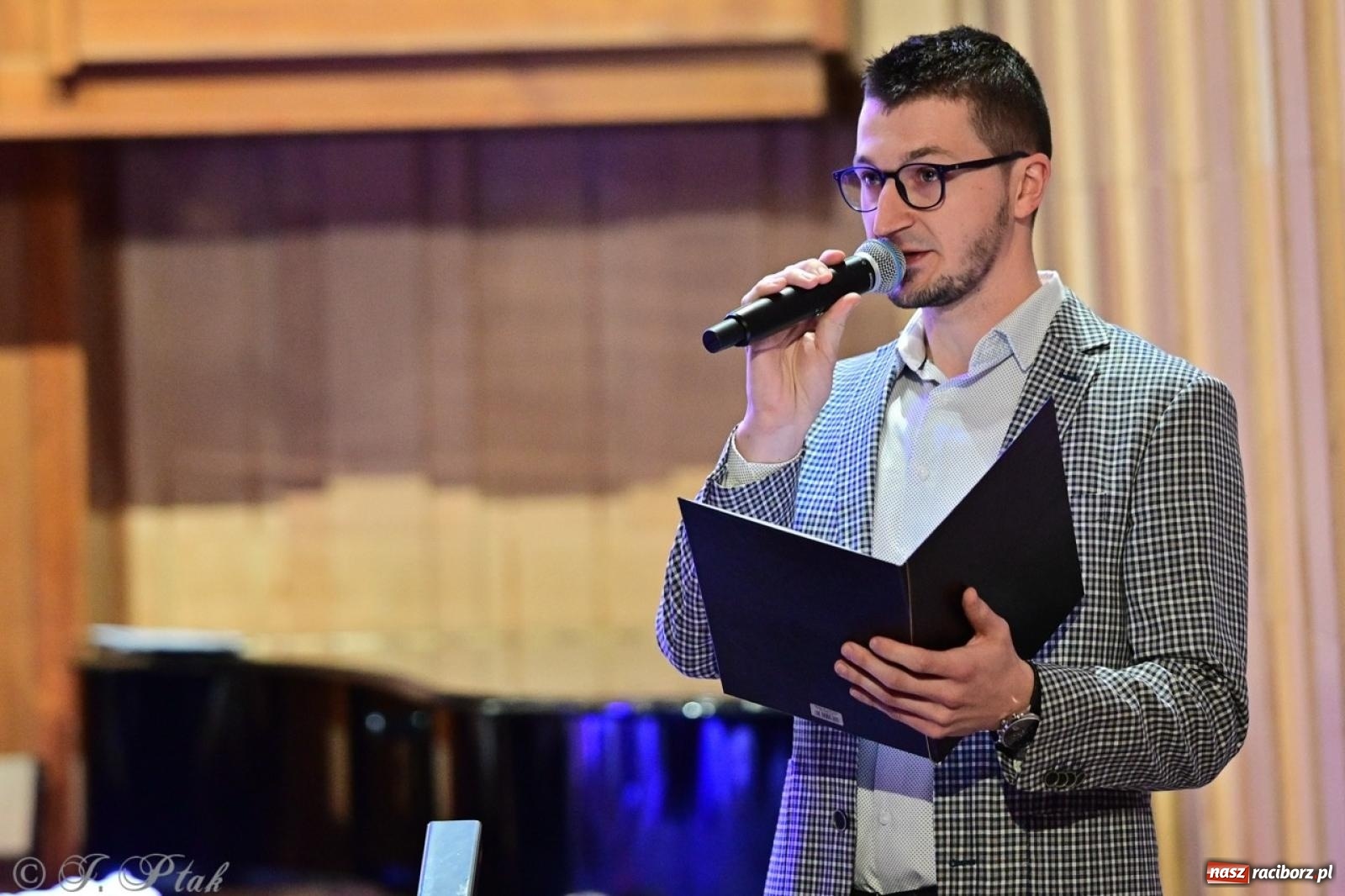 Zdjęcie w galerii na portalu naszraciborz.pl: Muzyczny świąteczny wieczór w sali przy Ogrodowej [FOTO i WIDEO] wiadomości z regionu