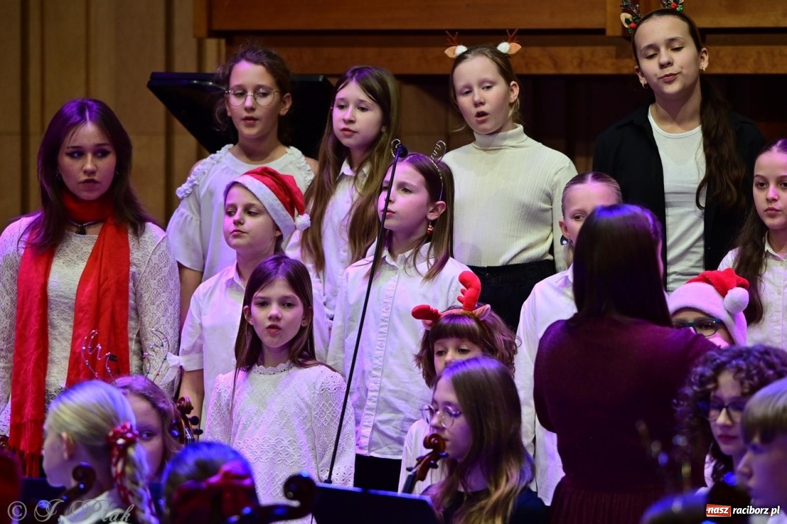 Zdjęcie w galerii na portalu naszraciborz.pl: Muzyczny świąteczny wieczór w sali przy Ogrodowej [FOTO i WIDEO] wiadomości z regionu