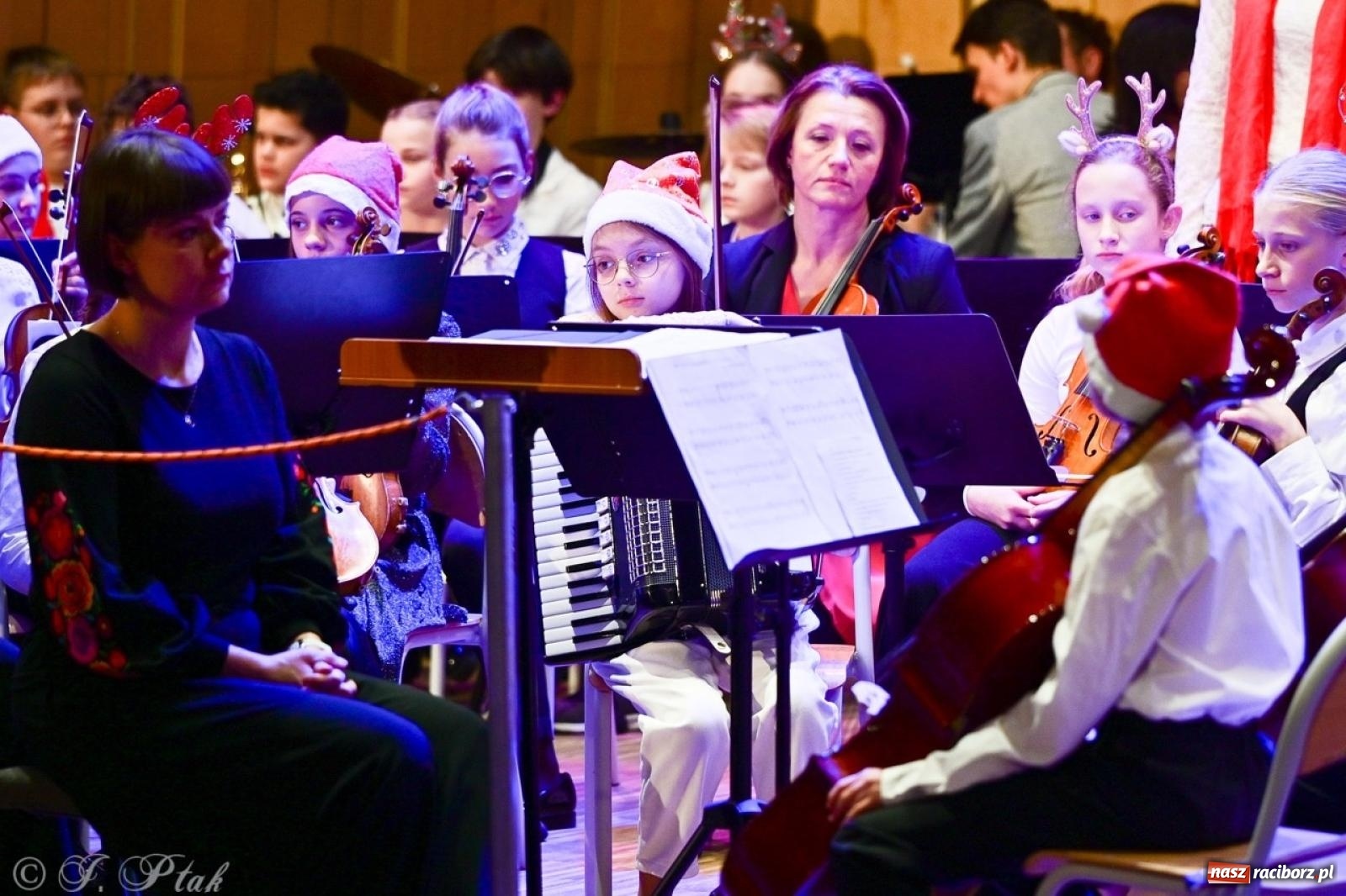Zdjęcie w galerii na portalu naszraciborz.pl: Muzyczny świąteczny wieczór w sali przy Ogrodowej [FOTO i WIDEO] wiadomości z regionu