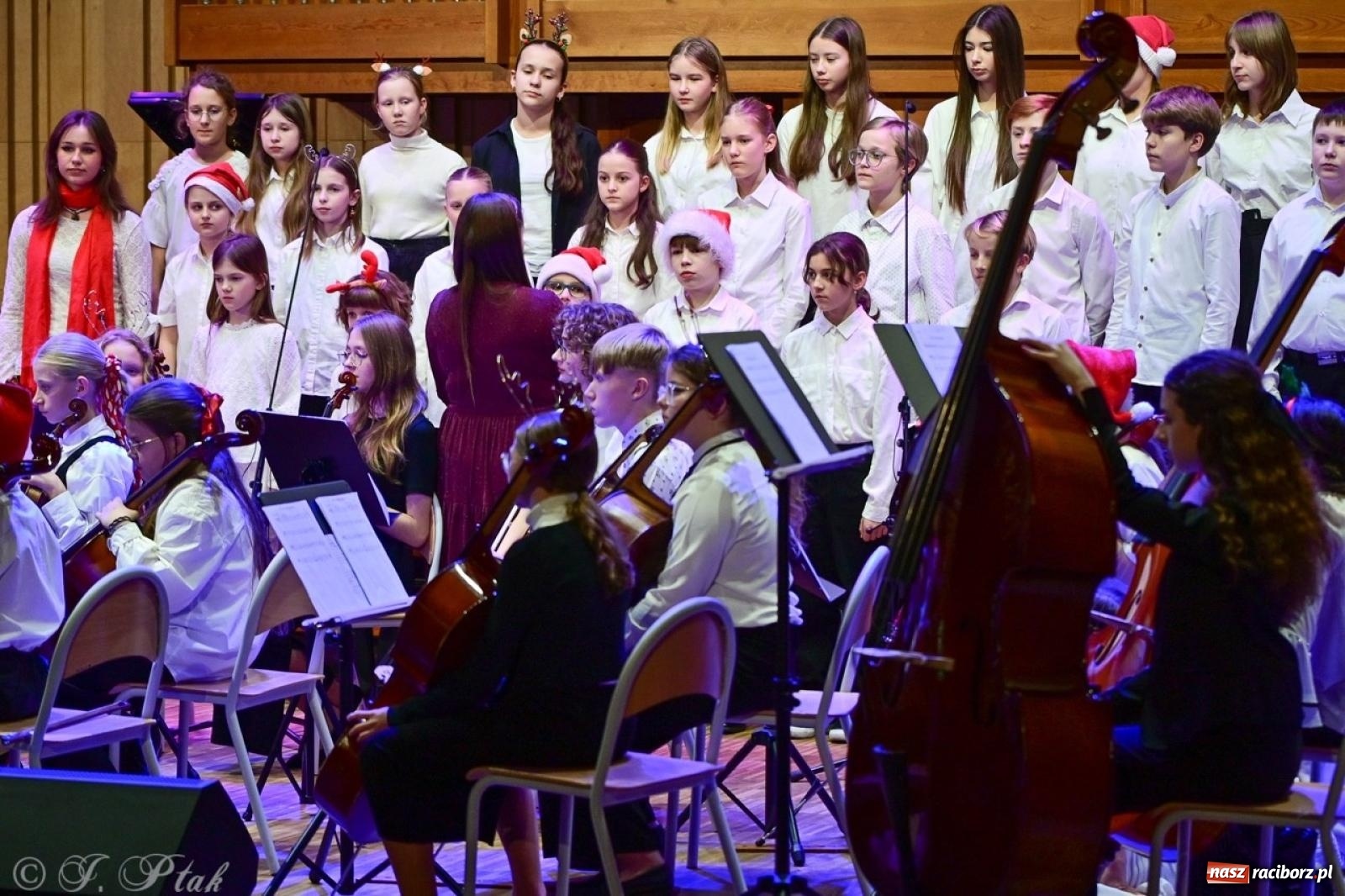 Zdjęcie w galerii na portalu naszraciborz.pl: Muzyczny świąteczny wieczór w sali przy Ogrodowej [FOTO i WIDEO] wiadomości z regionu