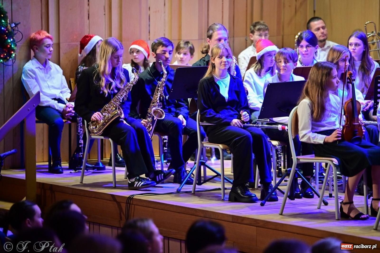 Zdjęcie w galerii na portalu naszraciborz.pl: Muzyczny świąteczny wieczór w sali przy Ogrodowej [FOTO i WIDEO] wiadomości z regionu