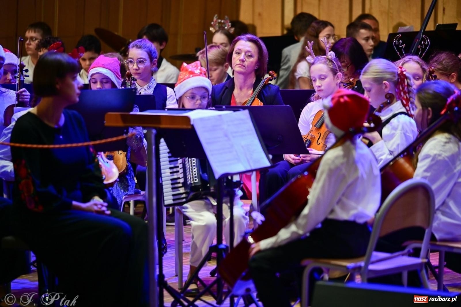 Zdjęcie w galerii na portalu naszraciborz.pl: Muzyczny świąteczny wieczór w sali przy Ogrodowej [FOTO i WIDEO] wiadomości z regionu