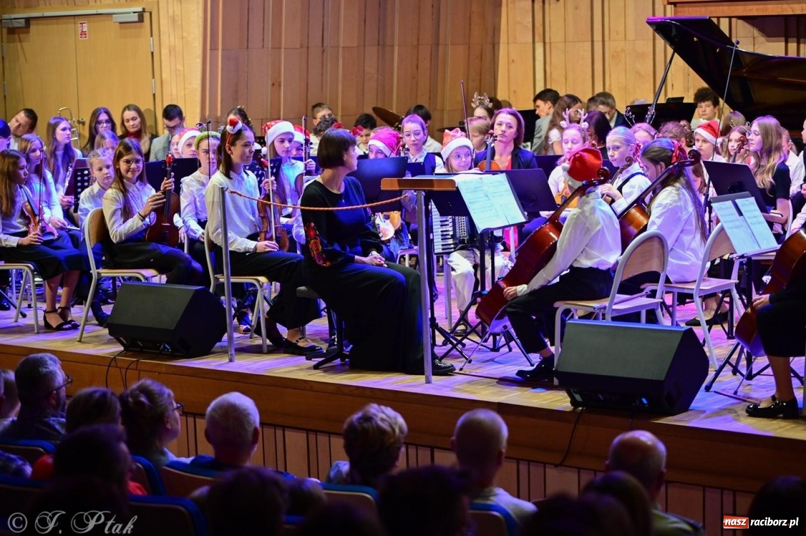 Zdjęcie w galerii na portalu naszraciborz.pl: Muzyczny świąteczny wieczór w sali przy Ogrodowej [FOTO i WIDEO] wiadomości z regionu