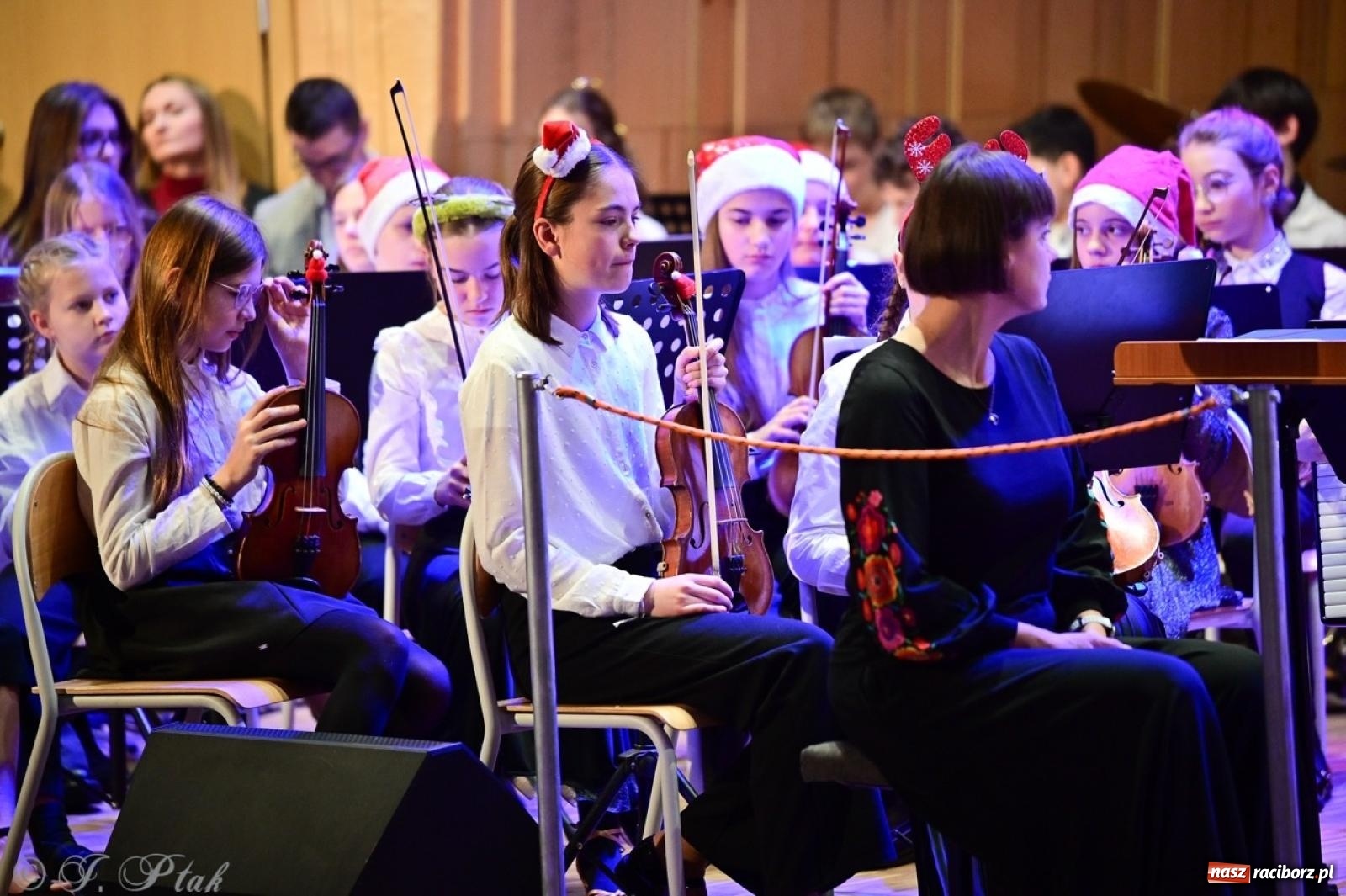 Zdjęcie w galerii na portalu naszraciborz.pl: Muzyczny świąteczny wieczór w sali przy Ogrodowej [FOTO i WIDEO] wiadomości z regionu