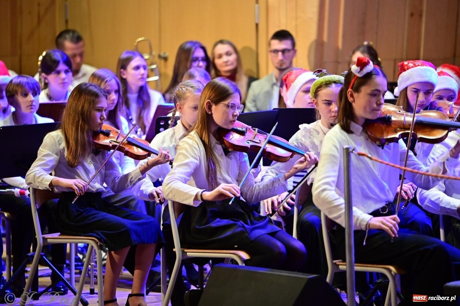 Zdjęcie w galerii na portalu naszraciborz.pl: Muzyczny świąteczny wieczór w sali przy Ogrodowej [FOTO i WIDEO] wiadomości z regionu