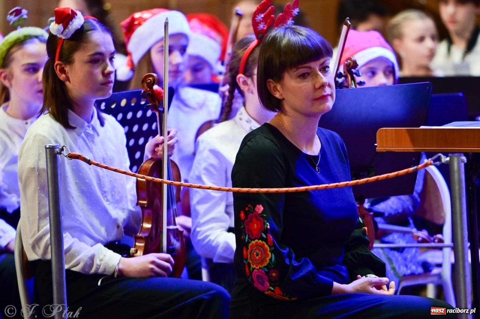Zdjęcie w galerii na portalu naszraciborz.pl: Muzyczny świąteczny wieczór w sali przy Ogrodowej [FOTO i WIDEO] wiadomości z regionu