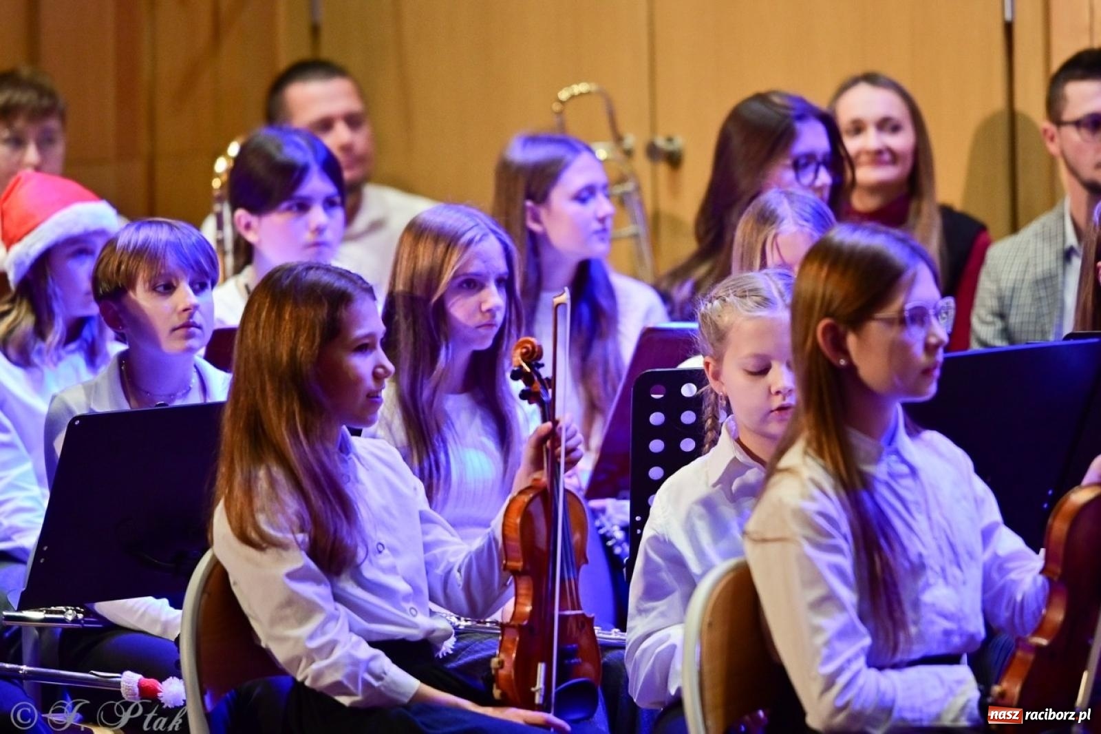 Zdjęcie w galerii na portalu naszraciborz.pl: Muzyczny świąteczny wieczór w sali przy Ogrodowej [FOTO i WIDEO] wiadomości z regionu