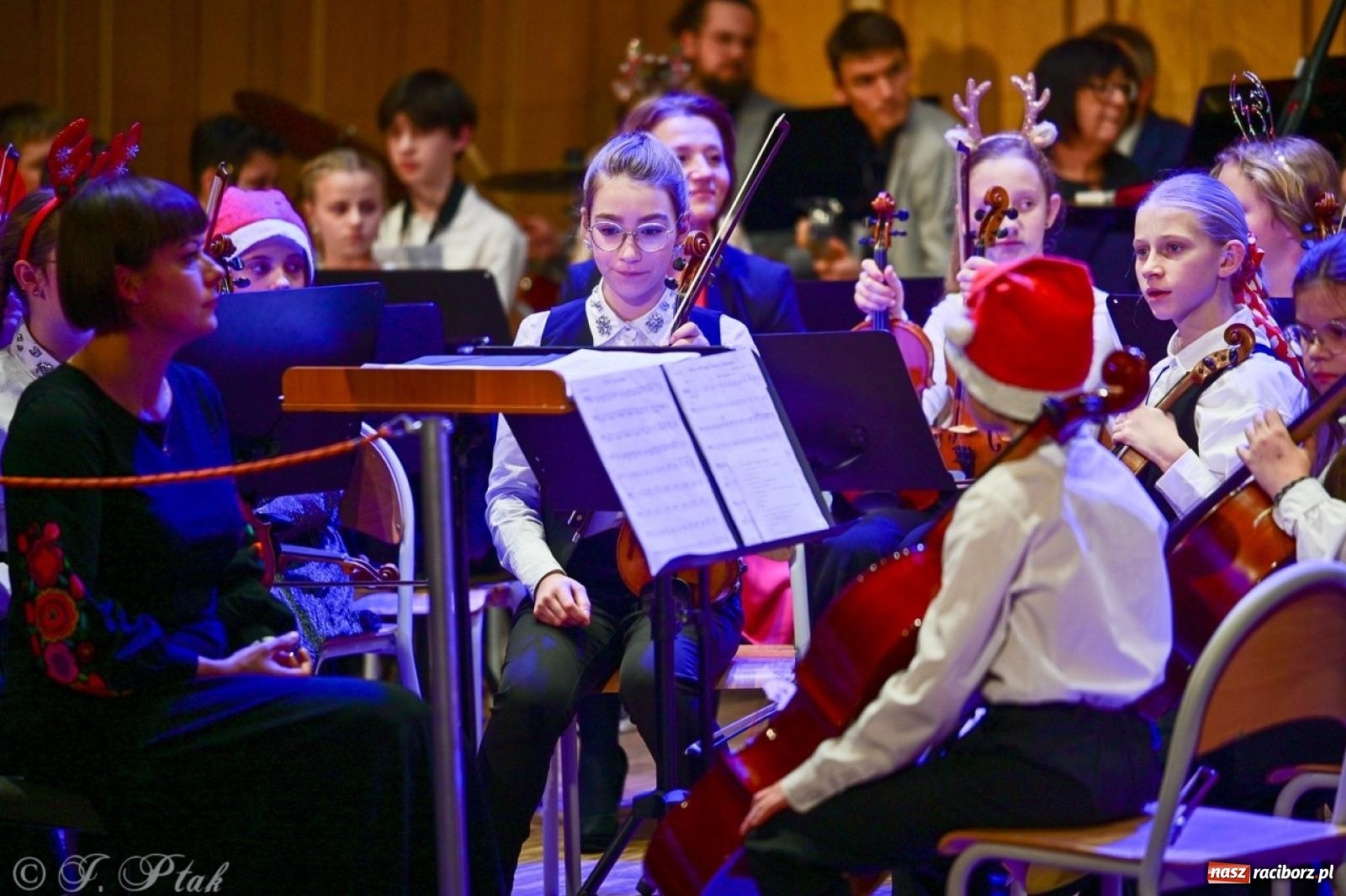 Zdjęcie w galerii na portalu naszraciborz.pl: Muzyczny świąteczny wieczór w sali przy Ogrodowej [FOTO i WIDEO] wiadomości z regionu