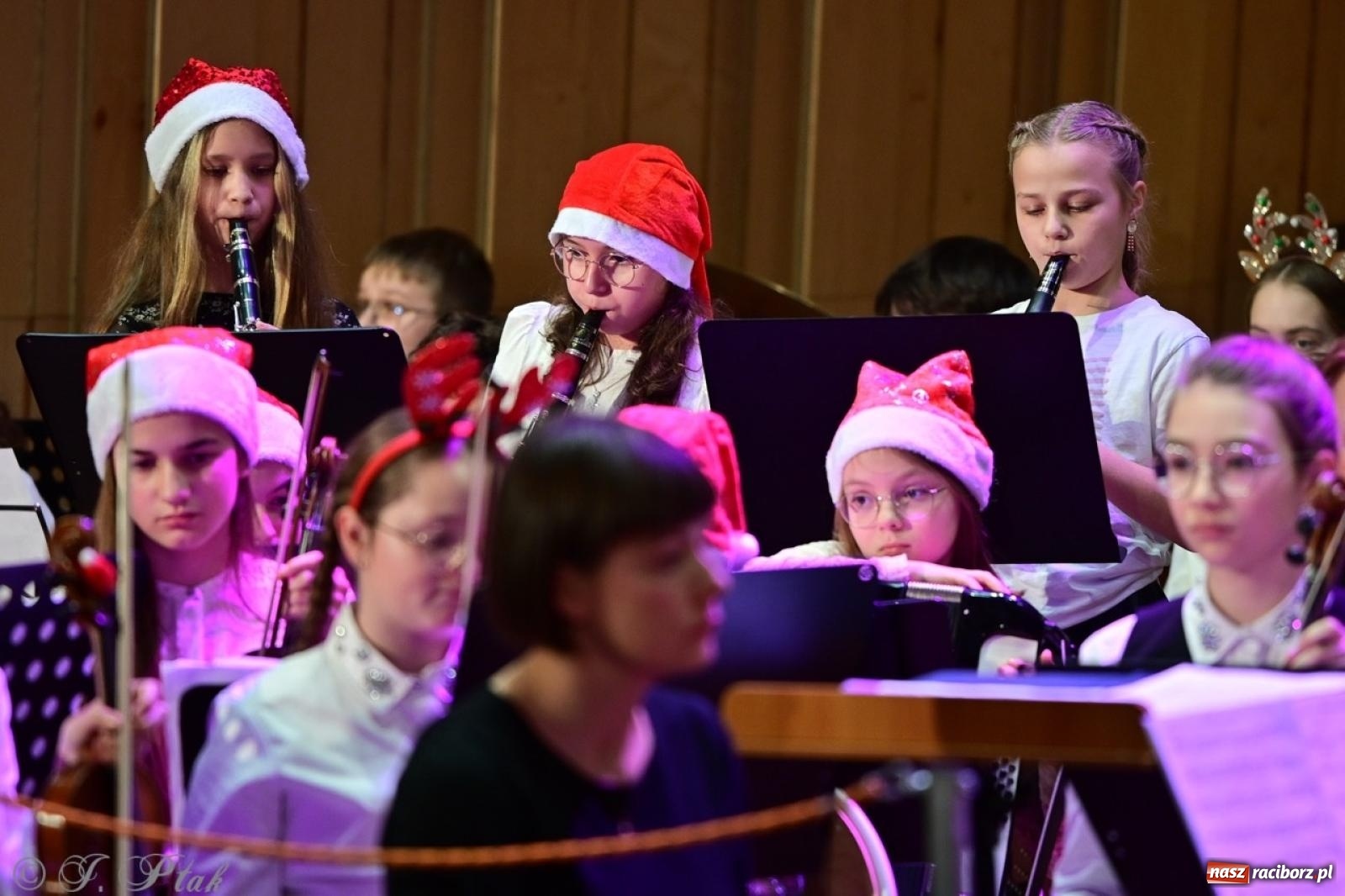 Zdjęcie w galerii na portalu naszraciborz.pl: Muzyczny świąteczny wieczór w sali przy Ogrodowej [FOTO i WIDEO] wiadomości z regionu