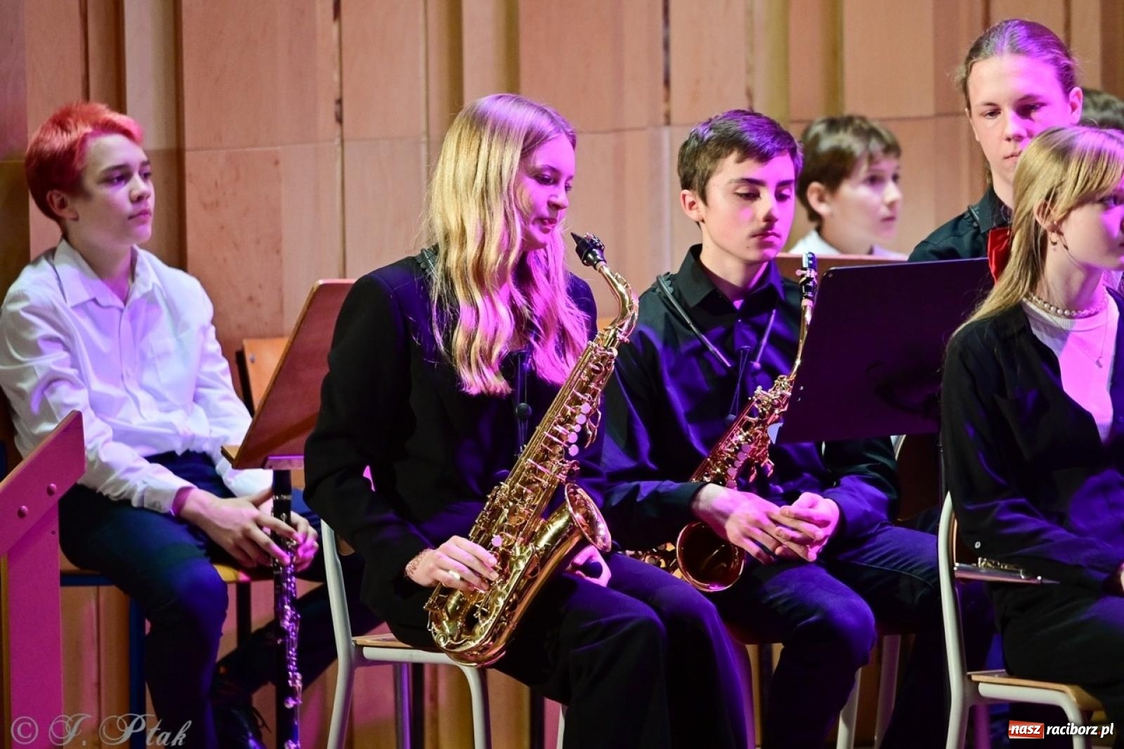 Zdjęcie w galerii na portalu naszraciborz.pl: Muzyczny świąteczny wieczór w sali przy Ogrodowej [FOTO i WIDEO] wiadomości z regionu