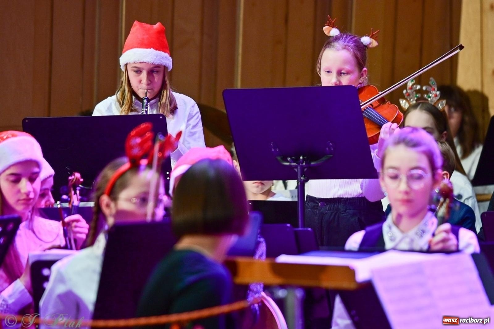 Zdjęcie w galerii na portalu naszraciborz.pl: Muzyczny świąteczny wieczór w sali przy Ogrodowej [FOTO i WIDEO] wiadomości z regionu
