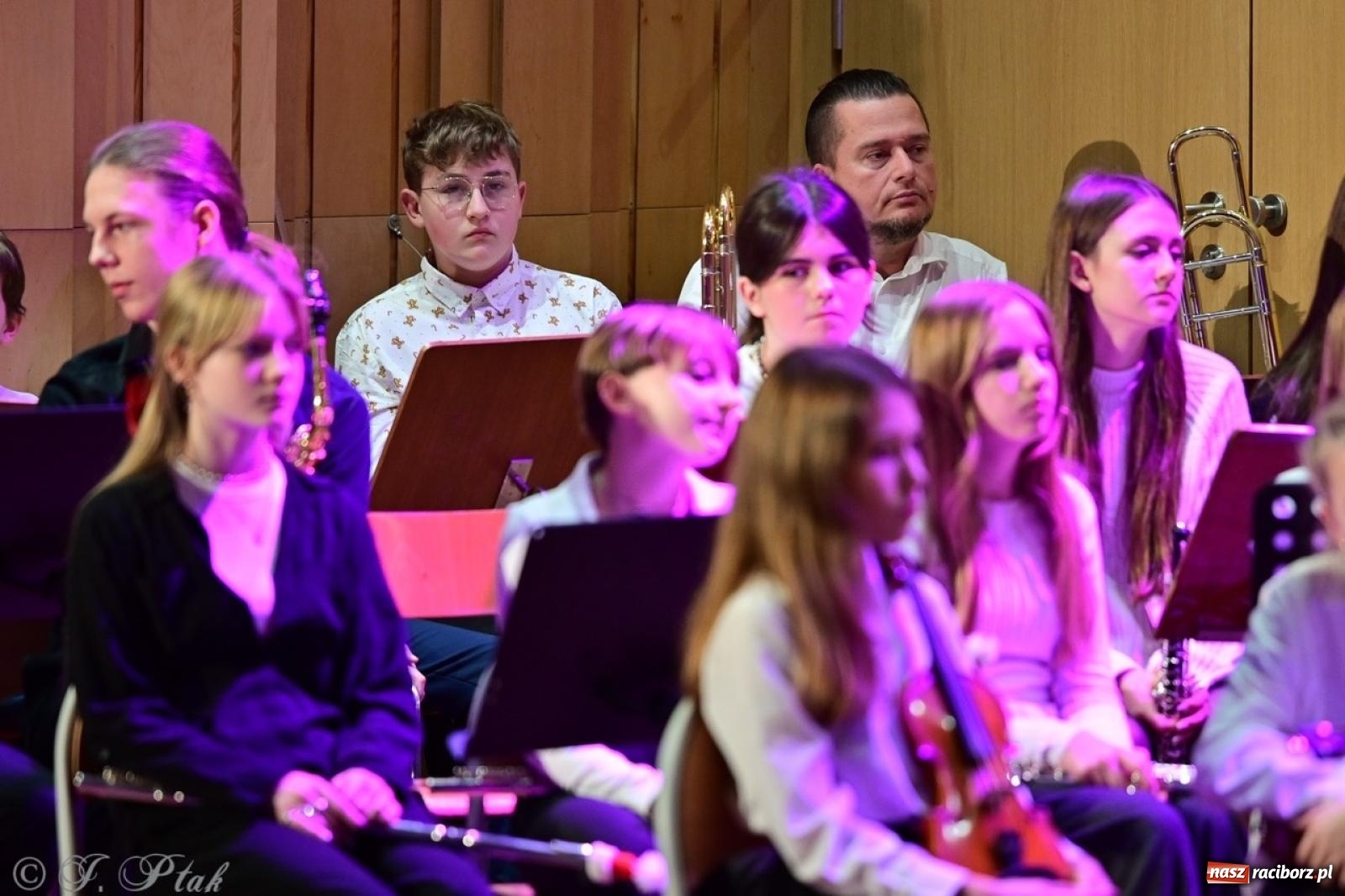 Zdjęcie w galerii na portalu naszraciborz.pl: Muzyczny świąteczny wieczór w sali przy Ogrodowej [FOTO i WIDEO] wiadomości z regionu