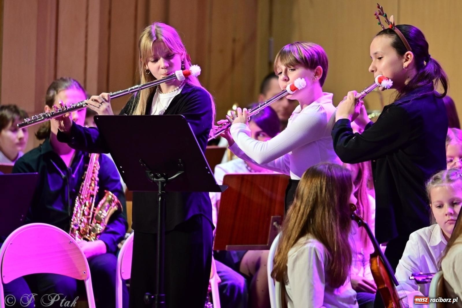 Zdjęcie w galerii na portalu naszraciborz.pl: Muzyczny świąteczny wieczór w sali przy Ogrodowej [FOTO i WIDEO] wiadomości z regionu