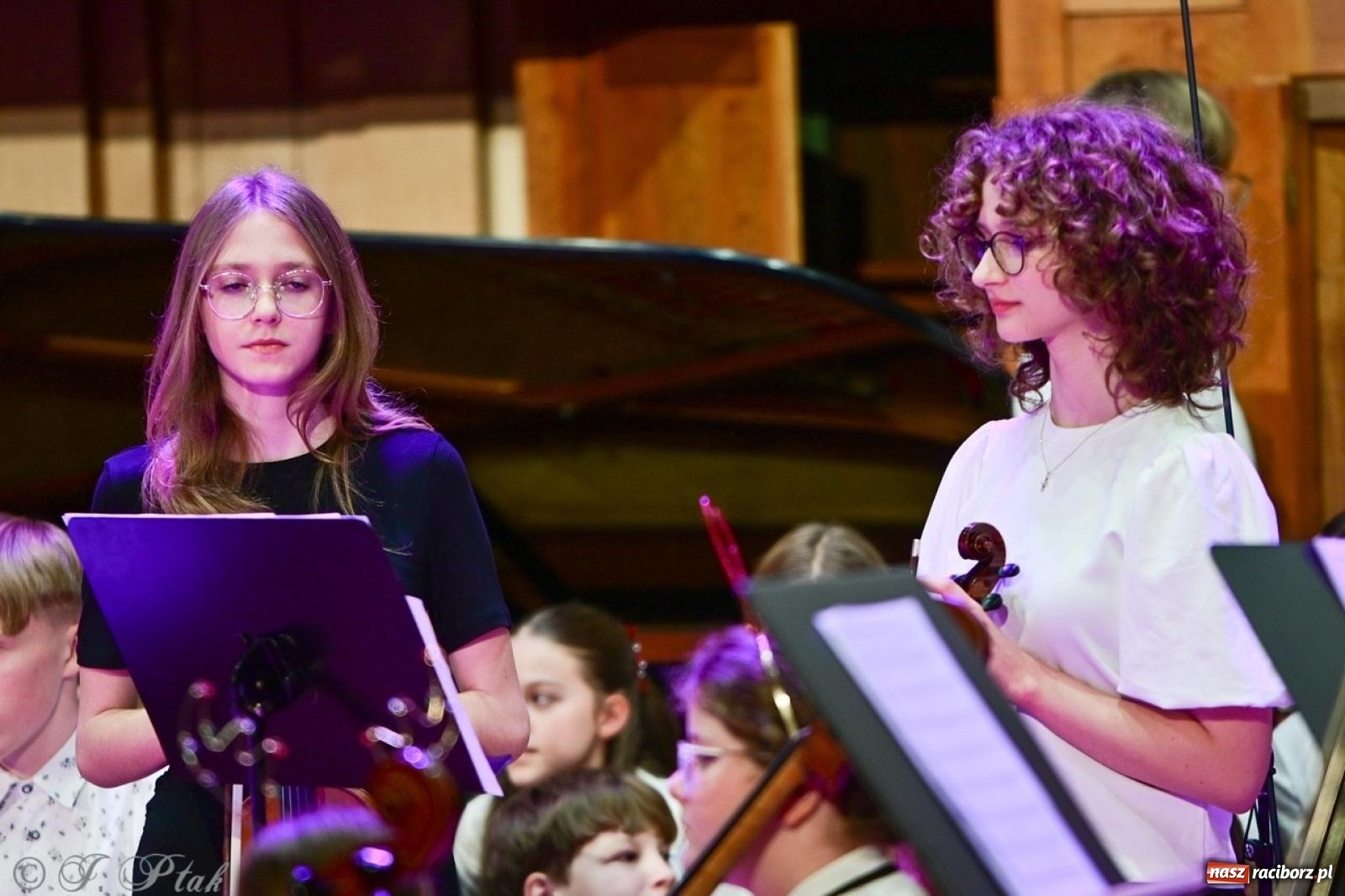Zdjęcie w galerii na portalu naszraciborz.pl: Muzyczny świąteczny wieczór w sali przy Ogrodowej [FOTO i WIDEO] wiadomości z regionu