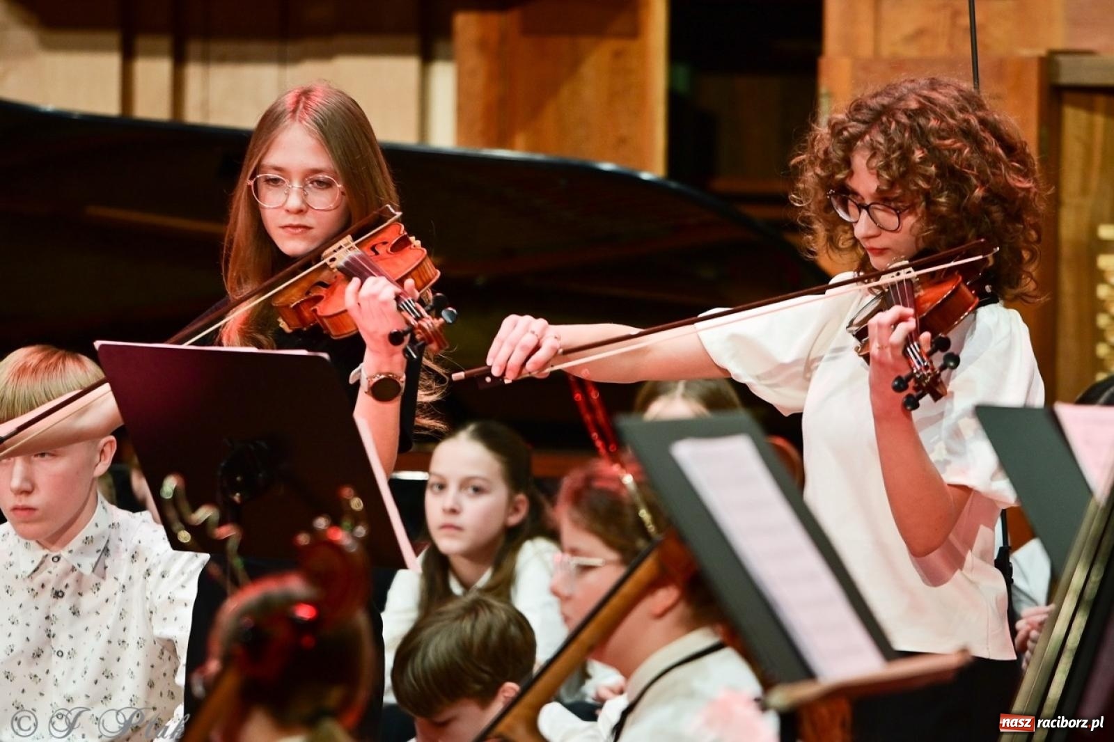 Zdjęcie w galerii na portalu naszraciborz.pl: Muzyczny świąteczny wieczór w sali przy Ogrodowej [FOTO i WIDEO] wiadomości z regionu