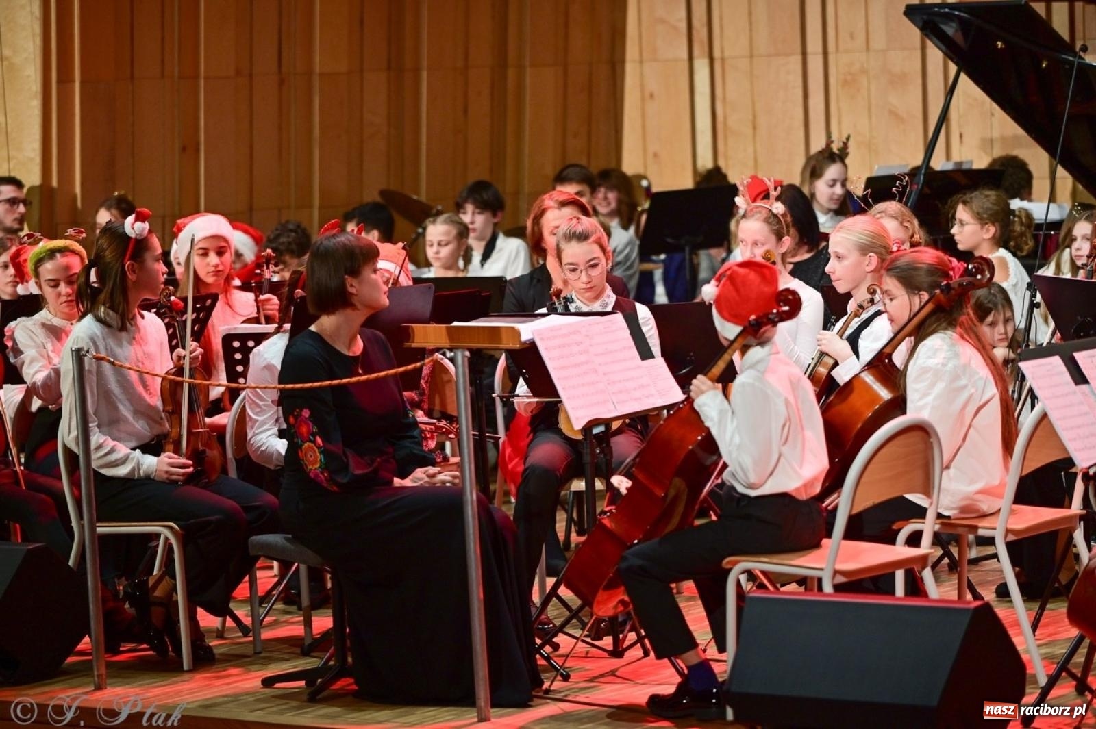 Zdjęcie w galerii na portalu naszraciborz.pl: Muzyczny świąteczny wieczór w sali przy Ogrodowej [FOTO i WIDEO] wiadomości z regionu