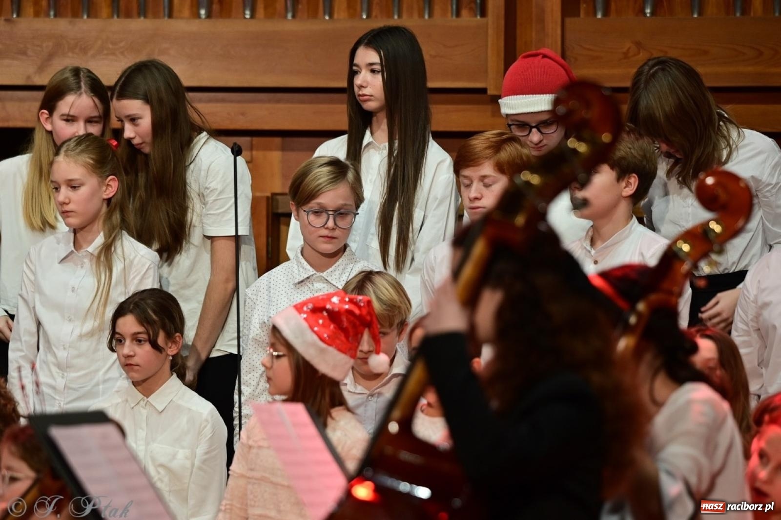 Zdjęcie w galerii na portalu naszraciborz.pl: Muzyczny świąteczny wieczór w sali przy Ogrodowej [FOTO i WIDEO] wiadomości z regionu
