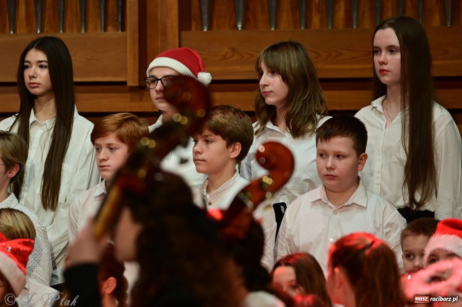 Zdjęcie w galerii na portalu naszraciborz.pl: Muzyczny świąteczny wieczór w sali przy Ogrodowej [FOTO i WIDEO] wiadomości z regionu