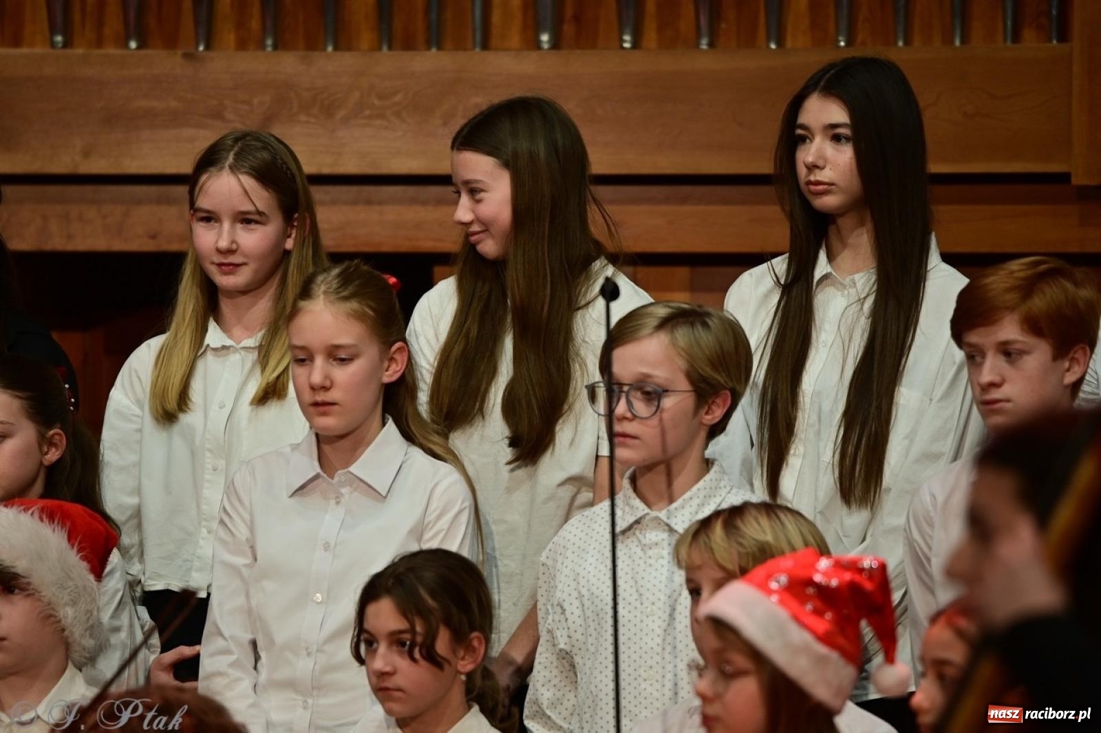 Zdjęcie w galerii na portalu naszraciborz.pl: Muzyczny świąteczny wieczór w sali przy Ogrodowej [FOTO i WIDEO] wiadomości z regionu