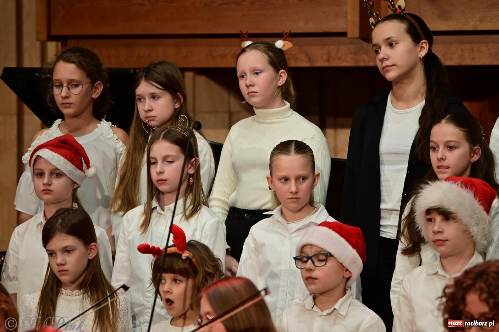 Zdjęcie w galerii na portalu naszraciborz.pl: Muzyczny świąteczny wieczór w sali przy Ogrodowej [FOTO i WIDEO] wiadomości z regionu