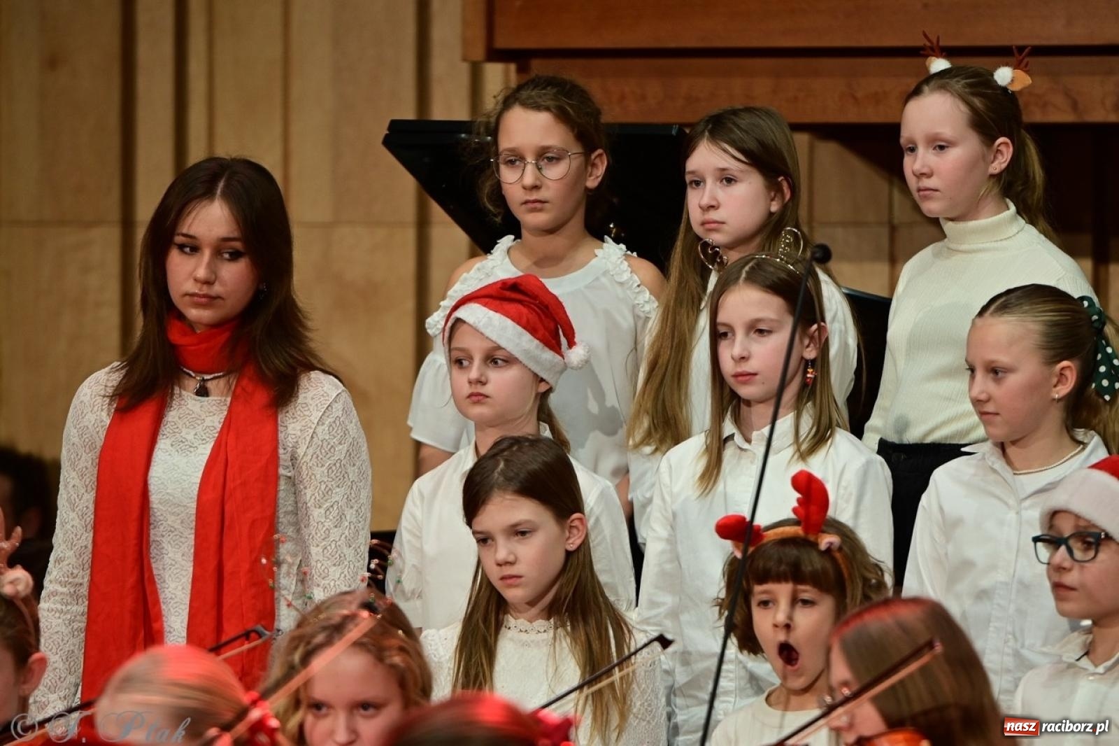 Zdjęcie w galerii na portalu naszraciborz.pl: Muzyczny świąteczny wieczór w sali przy Ogrodowej [FOTO i WIDEO] wiadomości z regionu