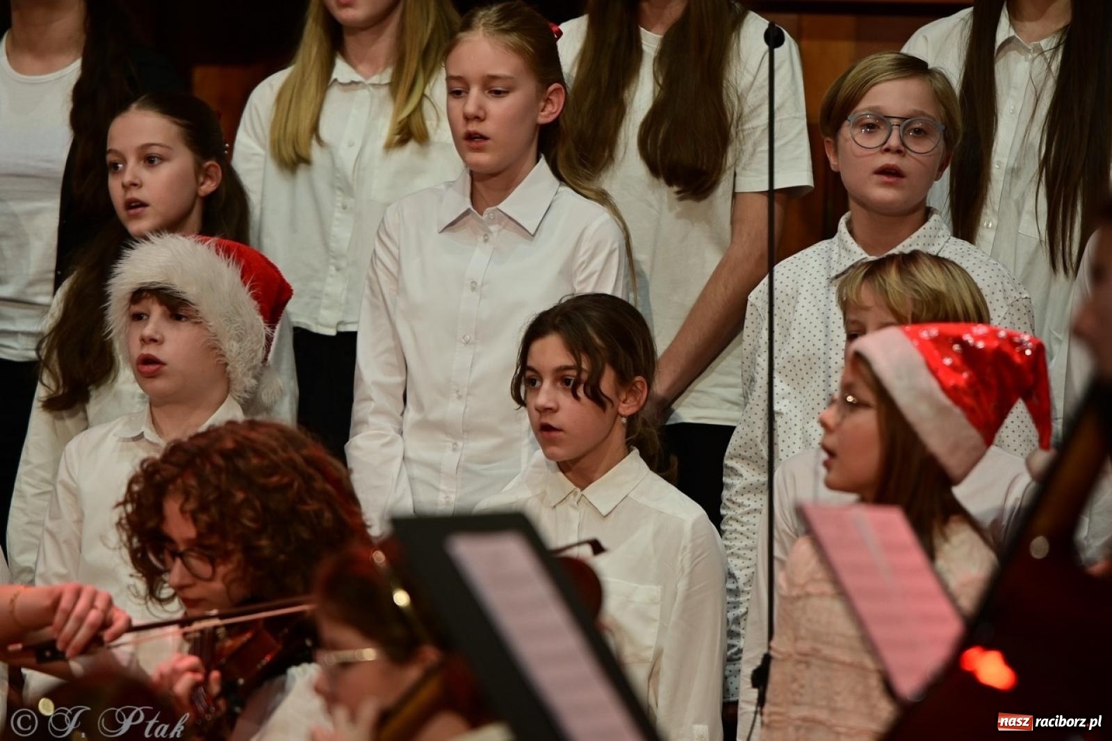 Zdjęcie w galerii na portalu naszraciborz.pl: Muzyczny świąteczny wieczór w sali przy Ogrodowej [FOTO i WIDEO] wiadomości z regionu