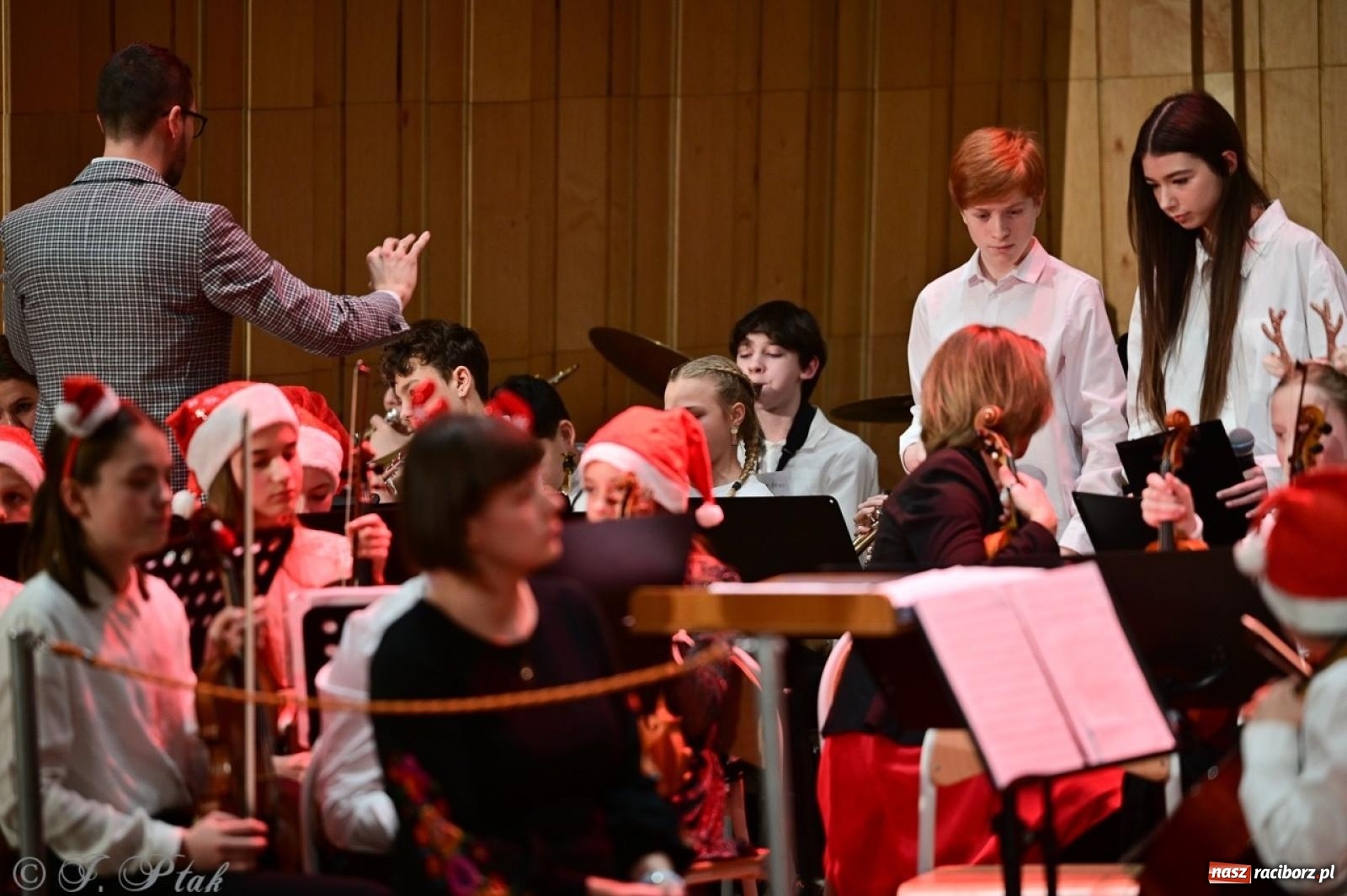 Zdjęcie w galerii na portalu naszraciborz.pl: Muzyczny świąteczny wieczór w sali przy Ogrodowej [FOTO i WIDEO] wiadomości z regionu