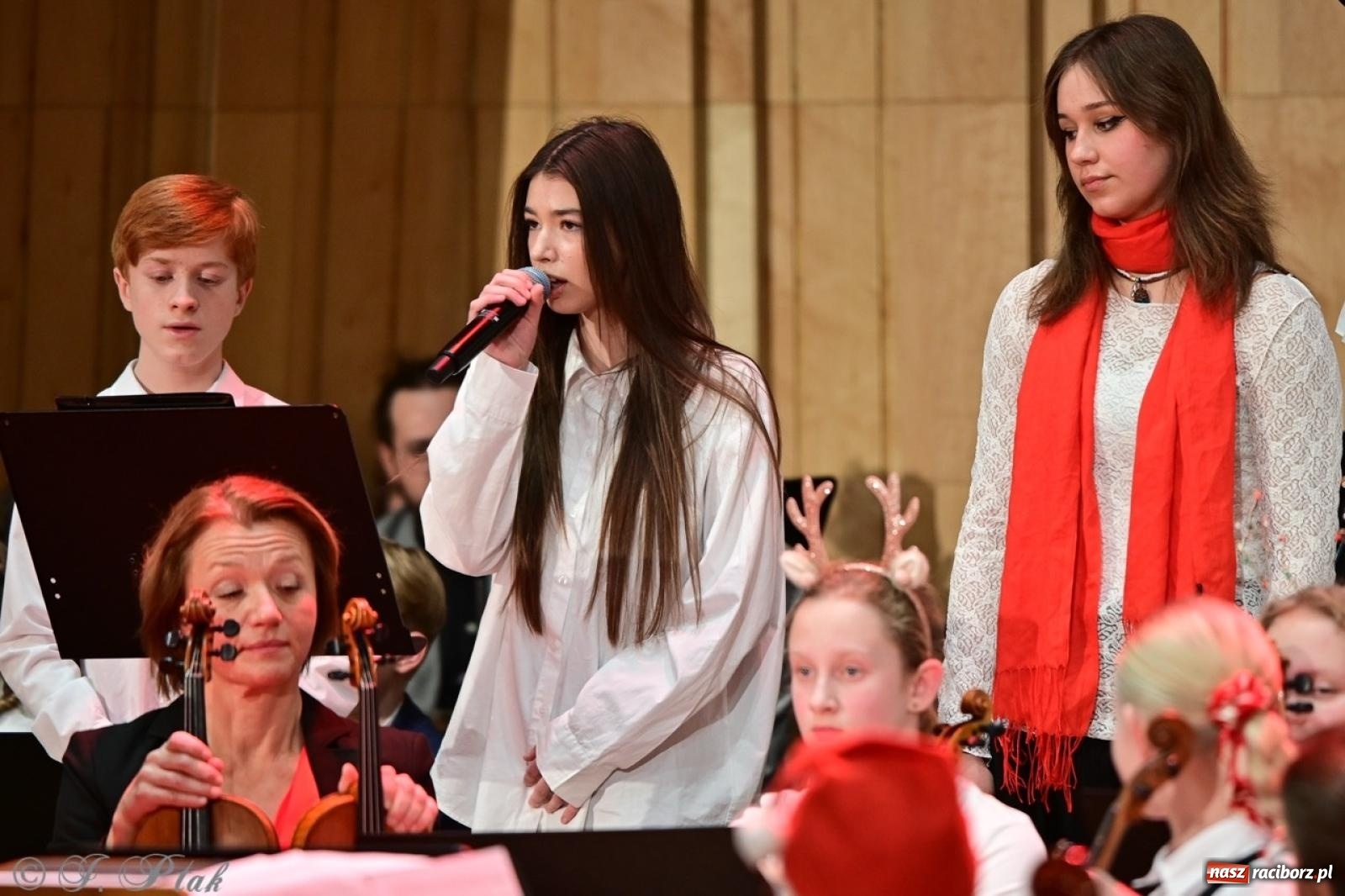 Zdjęcie w galerii na portalu naszraciborz.pl: Muzyczny świąteczny wieczór w sali przy Ogrodowej [FOTO i WIDEO] wiadomości z regionu