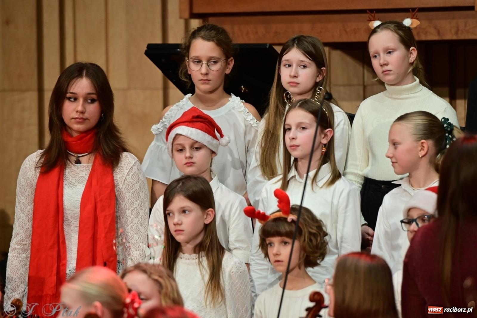 Zdjęcie w galerii na portalu naszraciborz.pl: Muzyczny świąteczny wieczór w sali przy Ogrodowej [FOTO i WIDEO] wiadomości z regionu