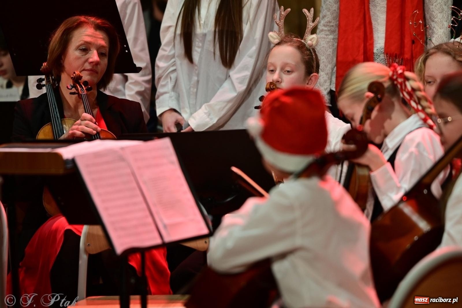 Zdjęcie w galerii na portalu naszraciborz.pl: Muzyczny świąteczny wieczór w sali przy Ogrodowej [FOTO i WIDEO] wiadomości z regionu